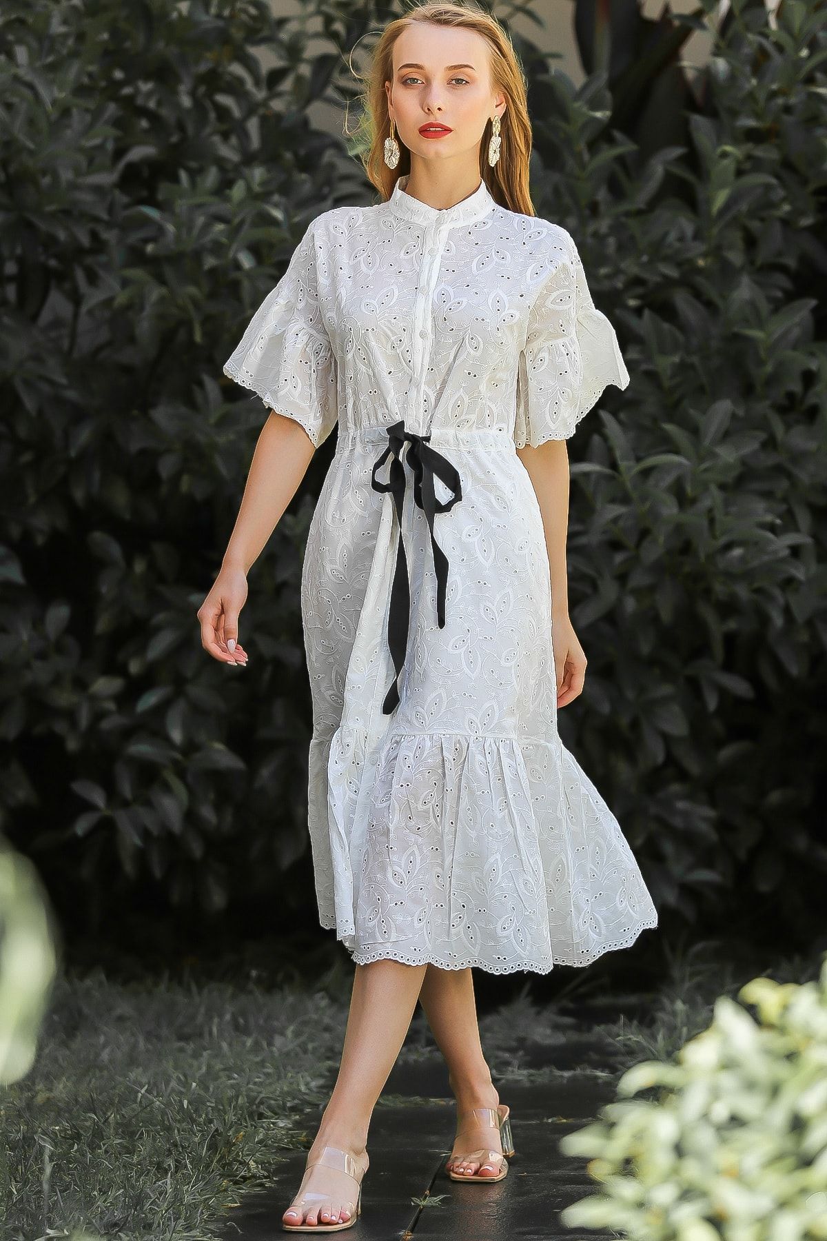 Chiccy Kadın Beyaz Vintage Fisto Kumaş Kuşaklı Düğme Detay Etek Ucu Fırfır Astarlı Elbise M10160000EL96448