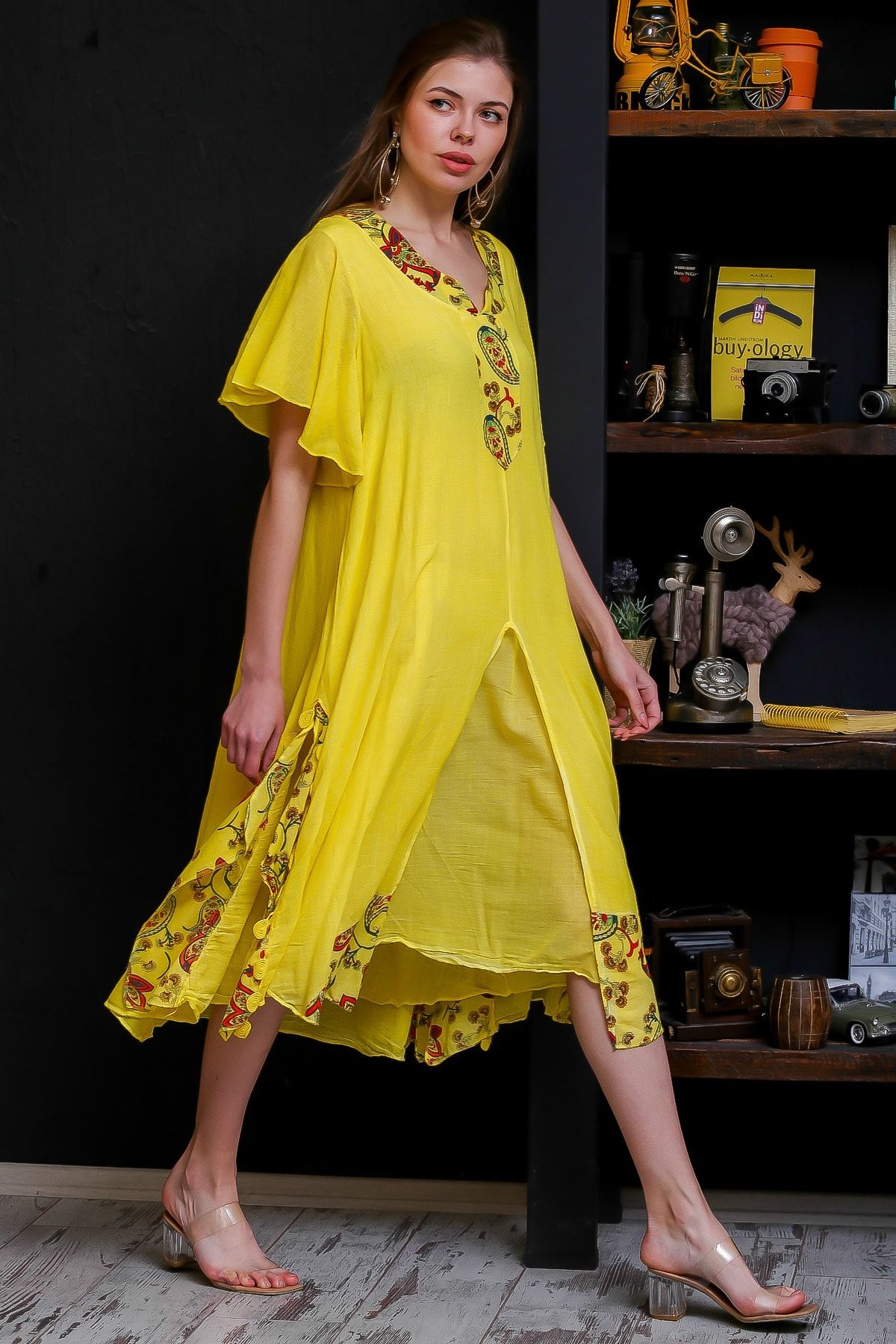 Chiccy Kadın Sarı Şal Desenli Yaka Ve Etek Ucu Bloklu Yırtmaçlı Astarlı Yıkamalı Elbise M10160000EL96294