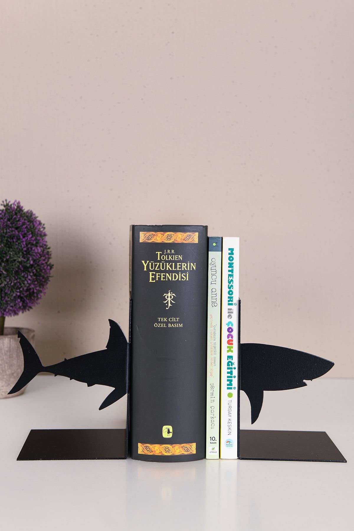 Muyika Design Muyika Inzaghi Metal Siyah Figürlü Kitap Tutucu Dekoratif Aksesuar Köpek Balığı Mkttc