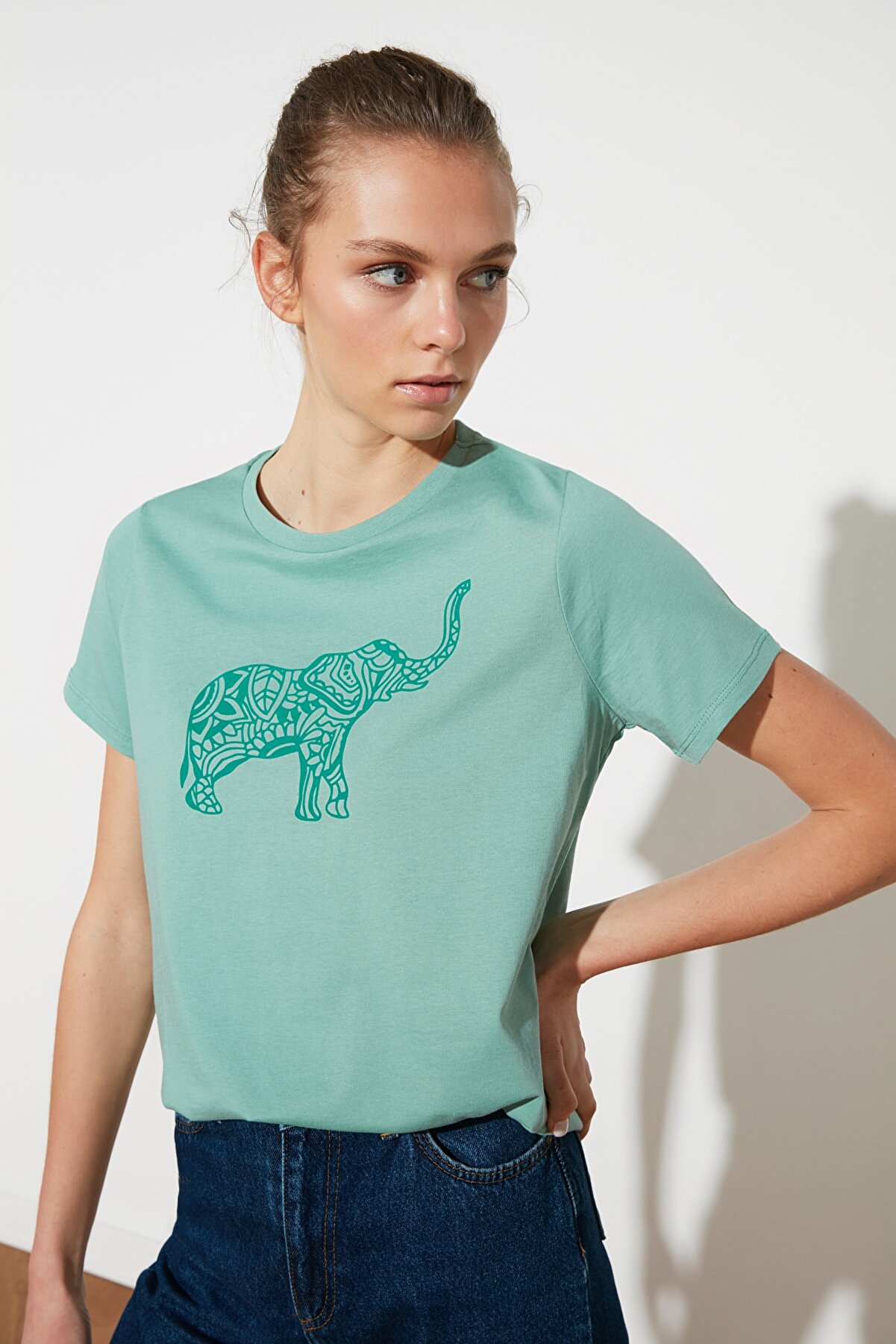 TRENDYOLMİLLA Mint Baskılı Basic Örme T-Shirt TWOSS21TS1559