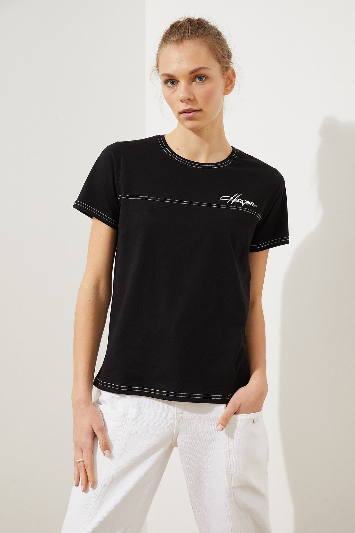 TRENDYOLMİLLA Siyah Baskılı Basic Örme T-Shirt TWOSS21TS0486