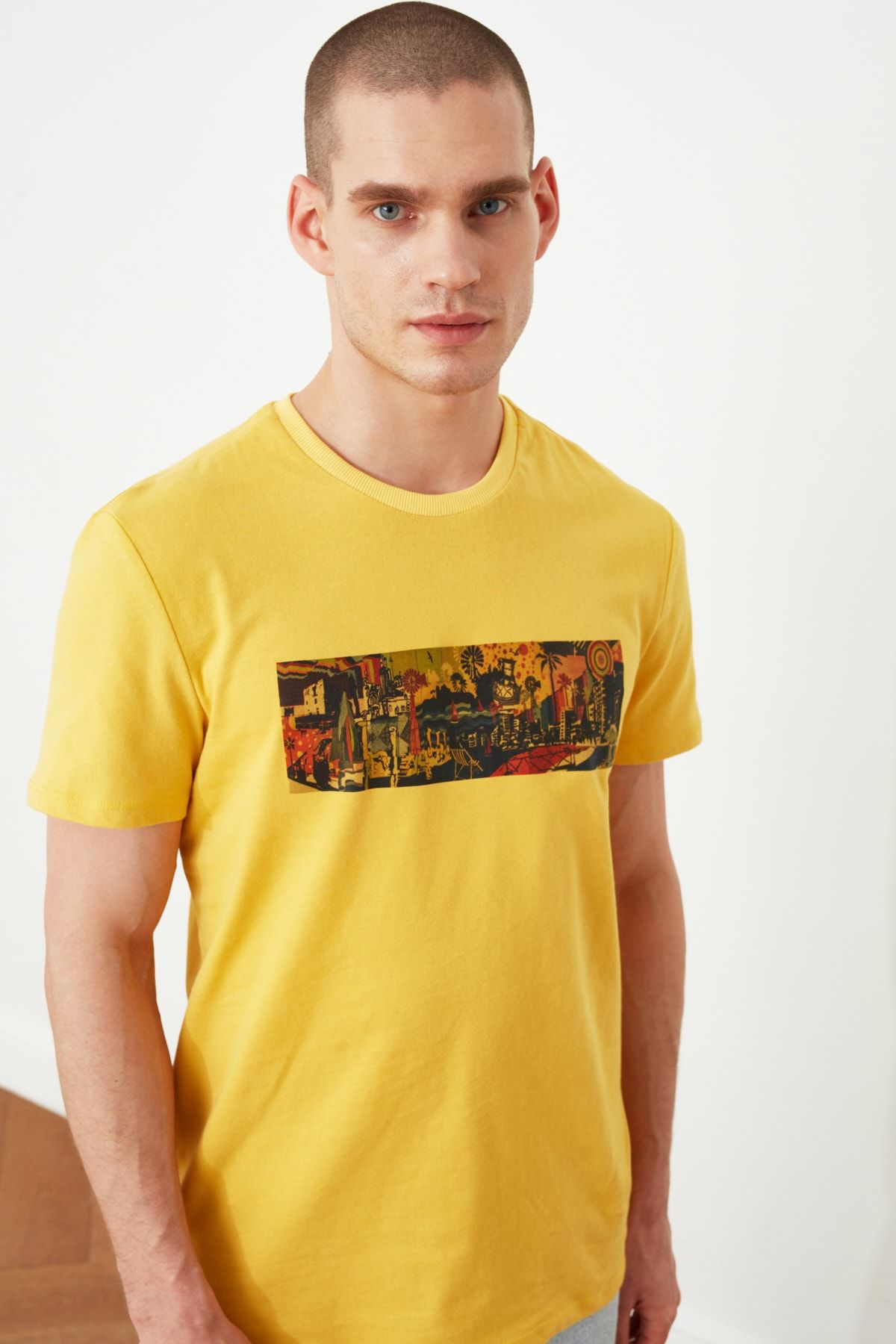 TRENDYOL MAN Sarı Erkek Regular Fit T-Shirt TMNSS21TS2277