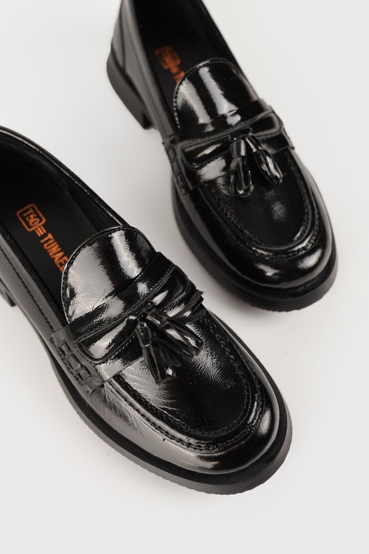 TUNAELLİ Kadın Siyah Rugan Hakiki Doğal Deri Püsküllü Loafer Ayakkabı