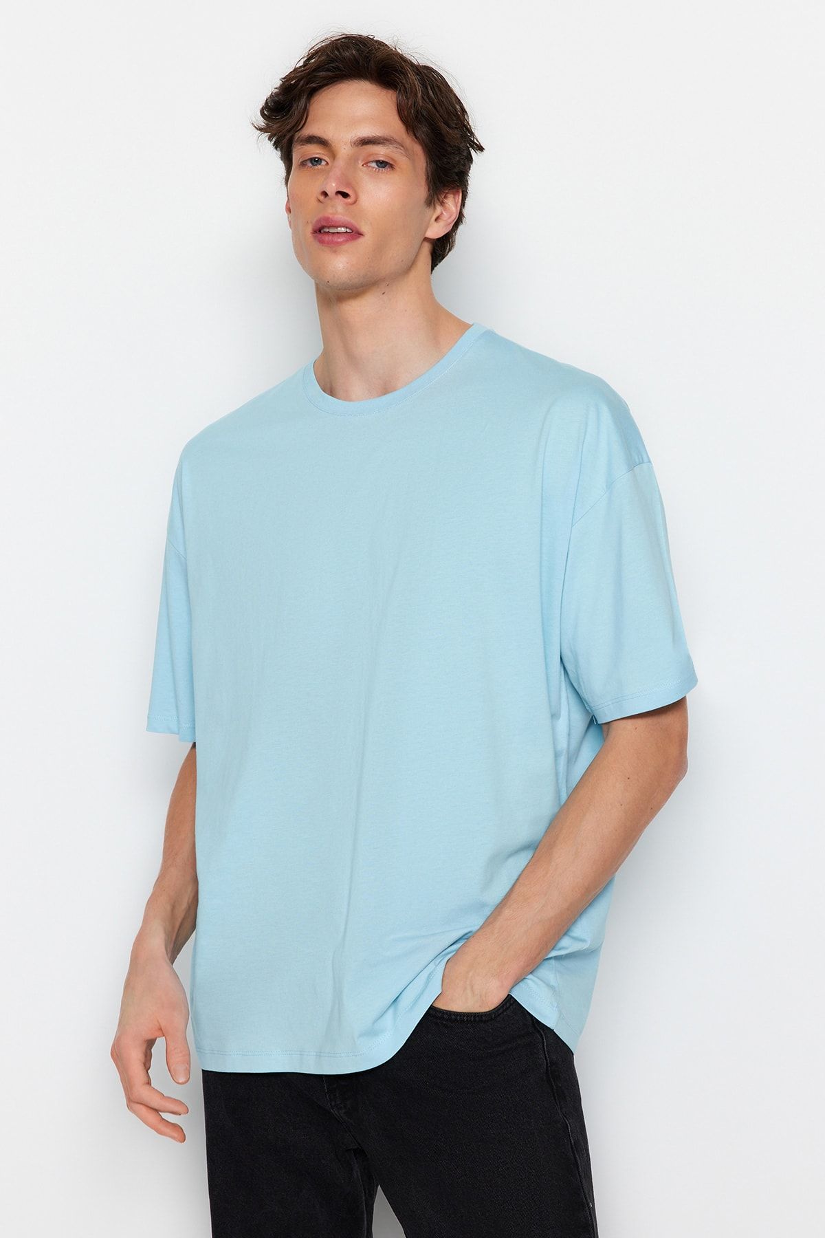 TRENDYOL MAN Mavi  Kısa Kollu Sırt Baskılı Oversize/Geniş Kesim T-Shirt TMNSS21TS0617