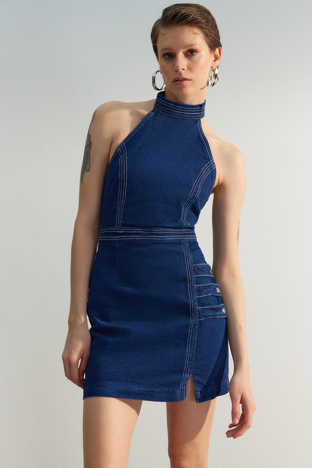 TRENDYOLMİLLA Limited Edition Koyu Mavi Düğme Detaylı Denim Elbise TWOSS23EL01730