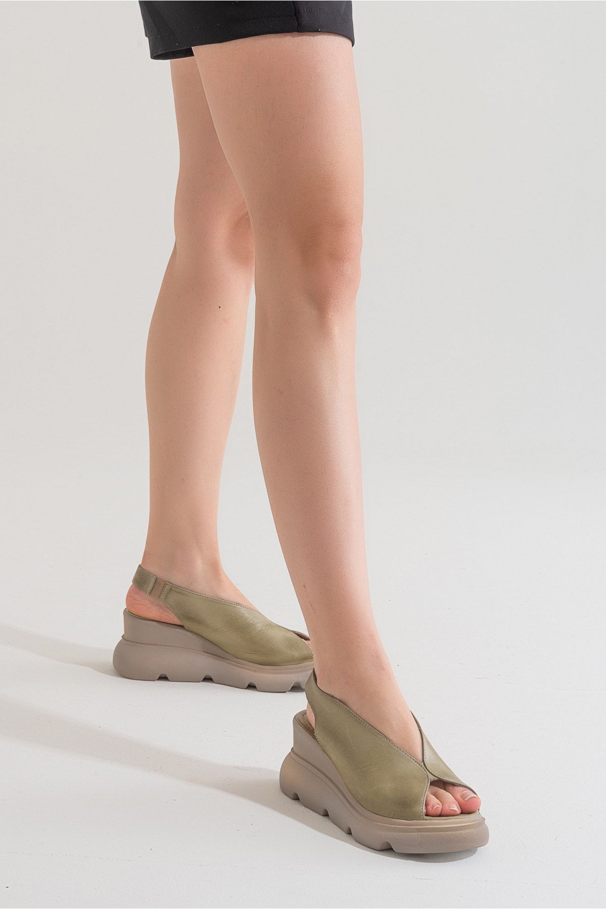 Zeynep Sıradağlı Elpidio Kadın Deri Sandalet Su Yeşili