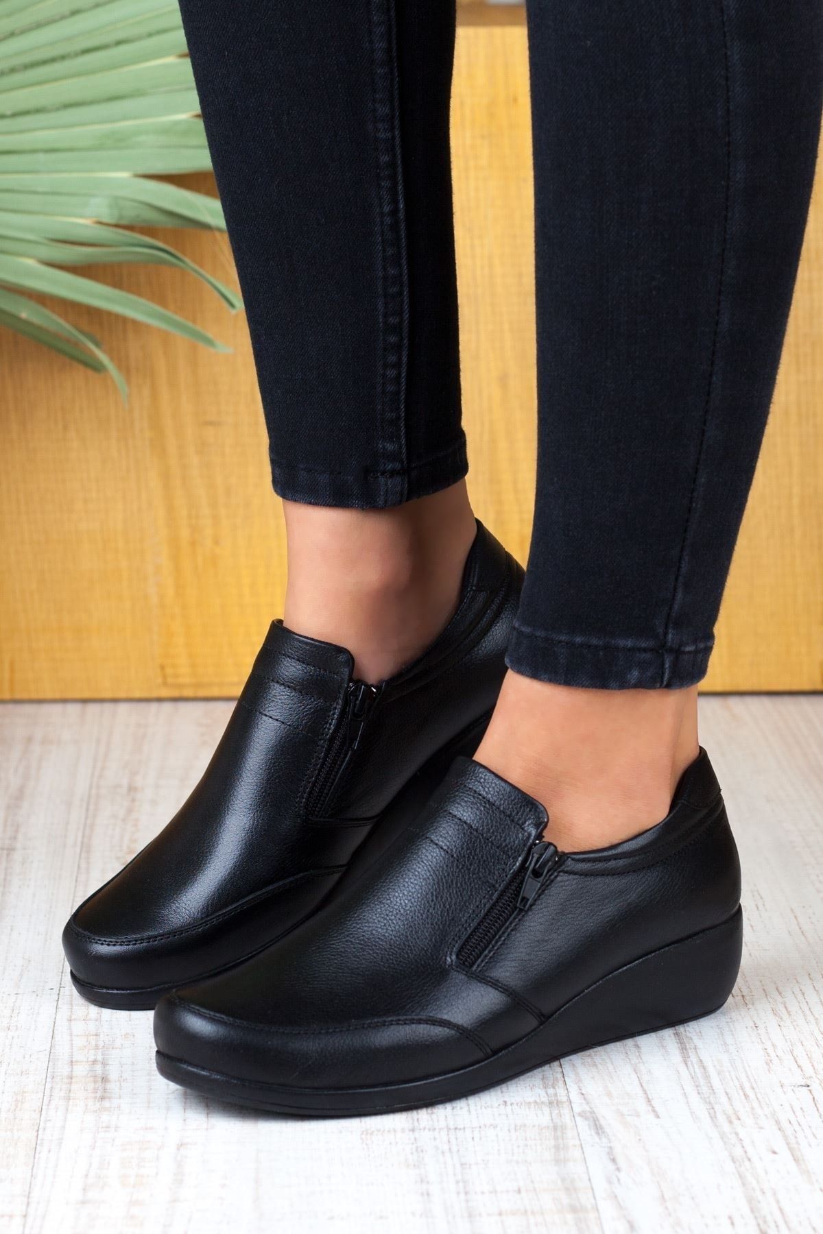 DERİMİSS Kadın Siyah Hakiki Deri Ortopedik Ayakkabı
