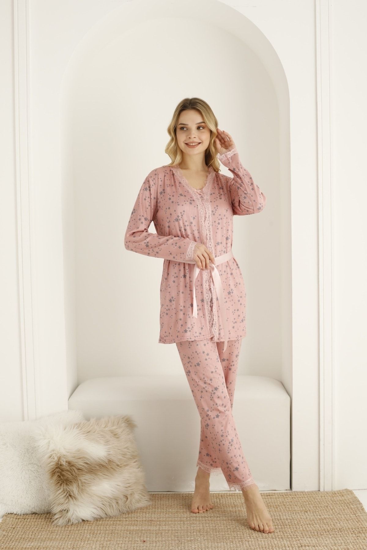 Lunaberry Çeyizlik, Ip Askılı,kuşaklı, Desenli ,dantel Detaylı, Sabahlıklı 3 Lü Kadın Pijama Takımı, 4 Mevsim