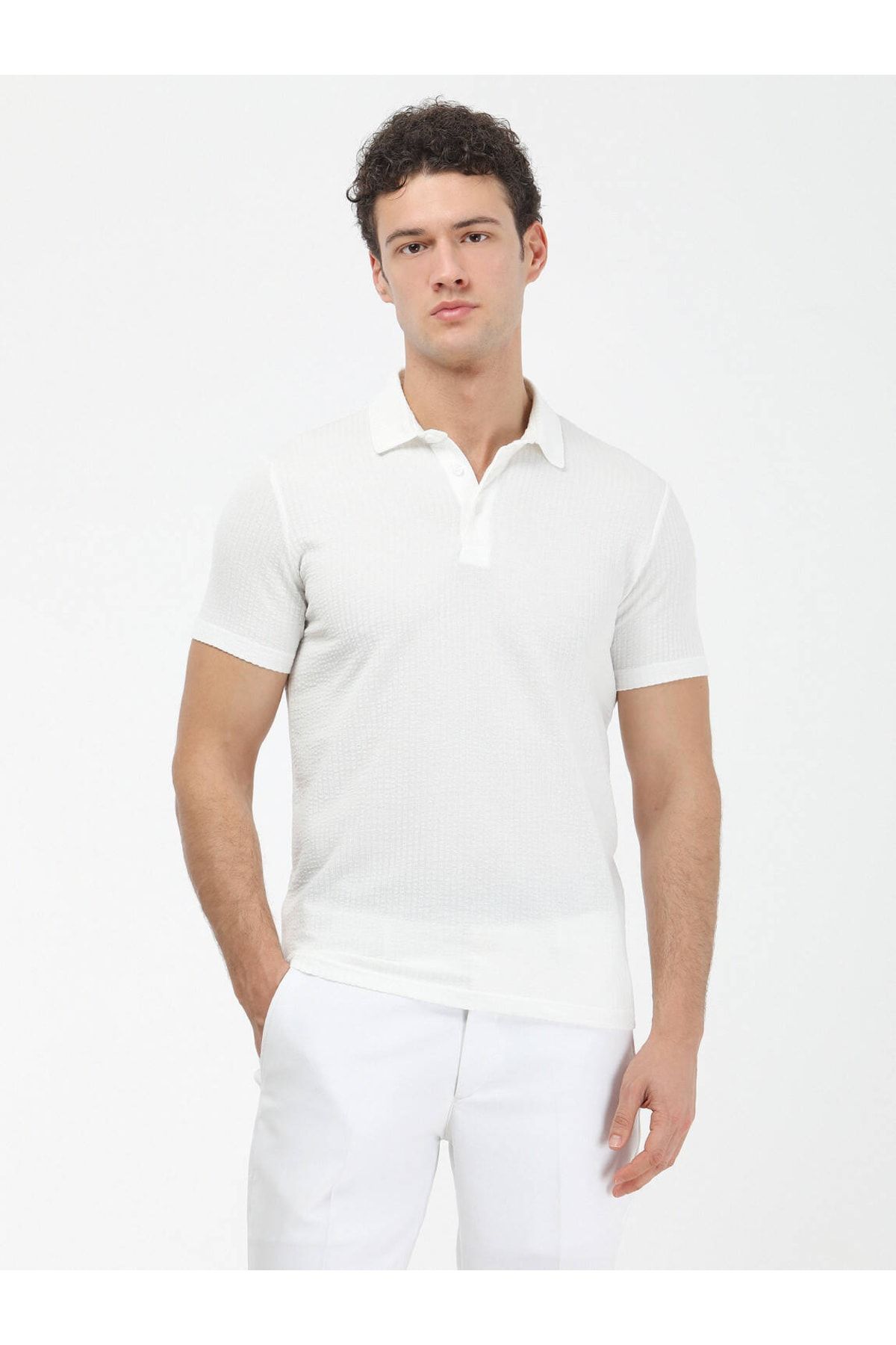 Kip Beyaz Jakarlı Polo Yaka %100 Pamuk T-shirt