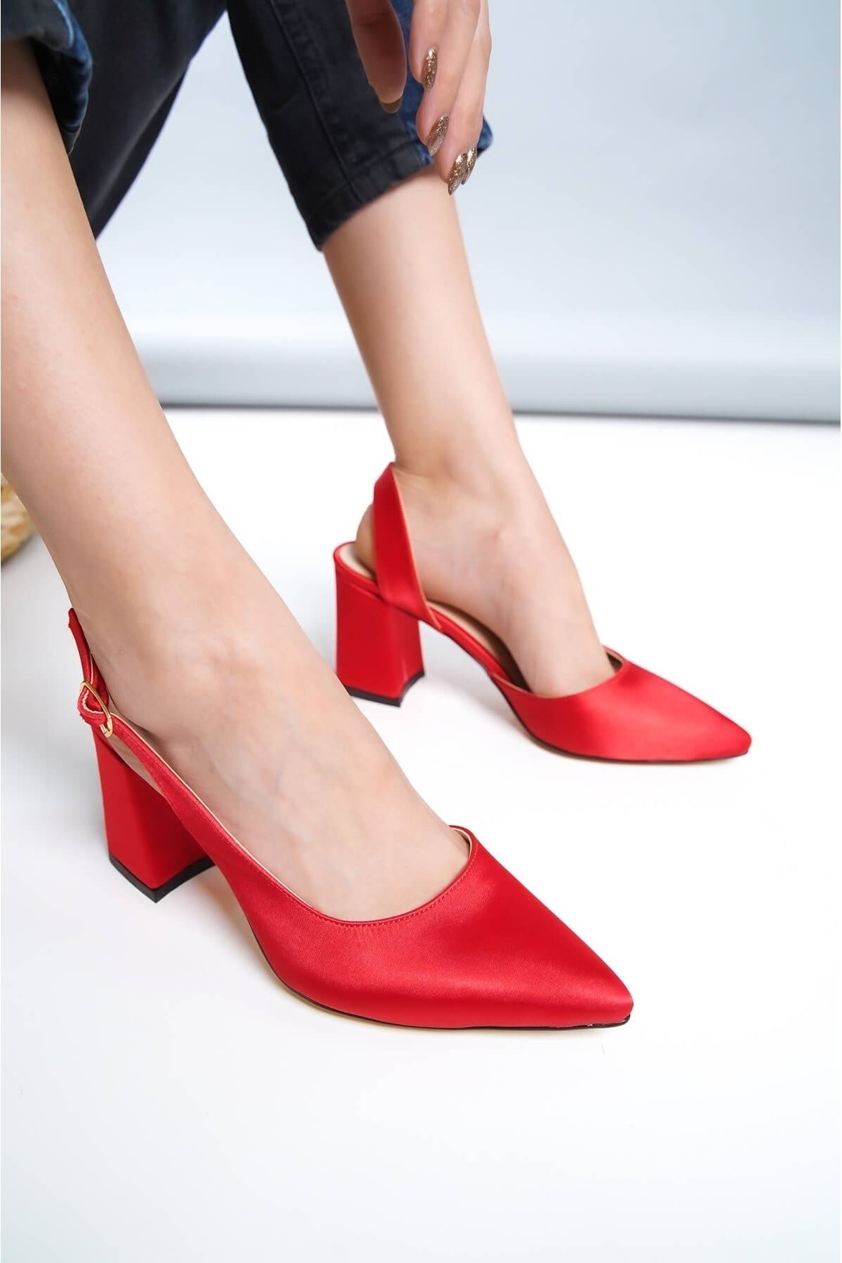 DURUNUN BUTİĞİ Duhra Kırmızı Saten Topuklu Günlük Kullanım Ayakkabı