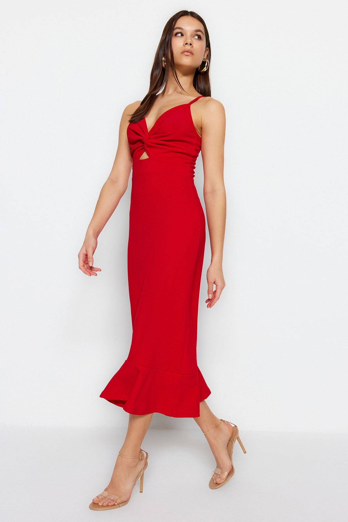 TRENDYOLMİLLA Kırmızı Krep Vücuda Oturan Askılı Cut Out Detaylı Volanlı Kalp Yaka Mini Örme Elbise TWOSS23EL02097