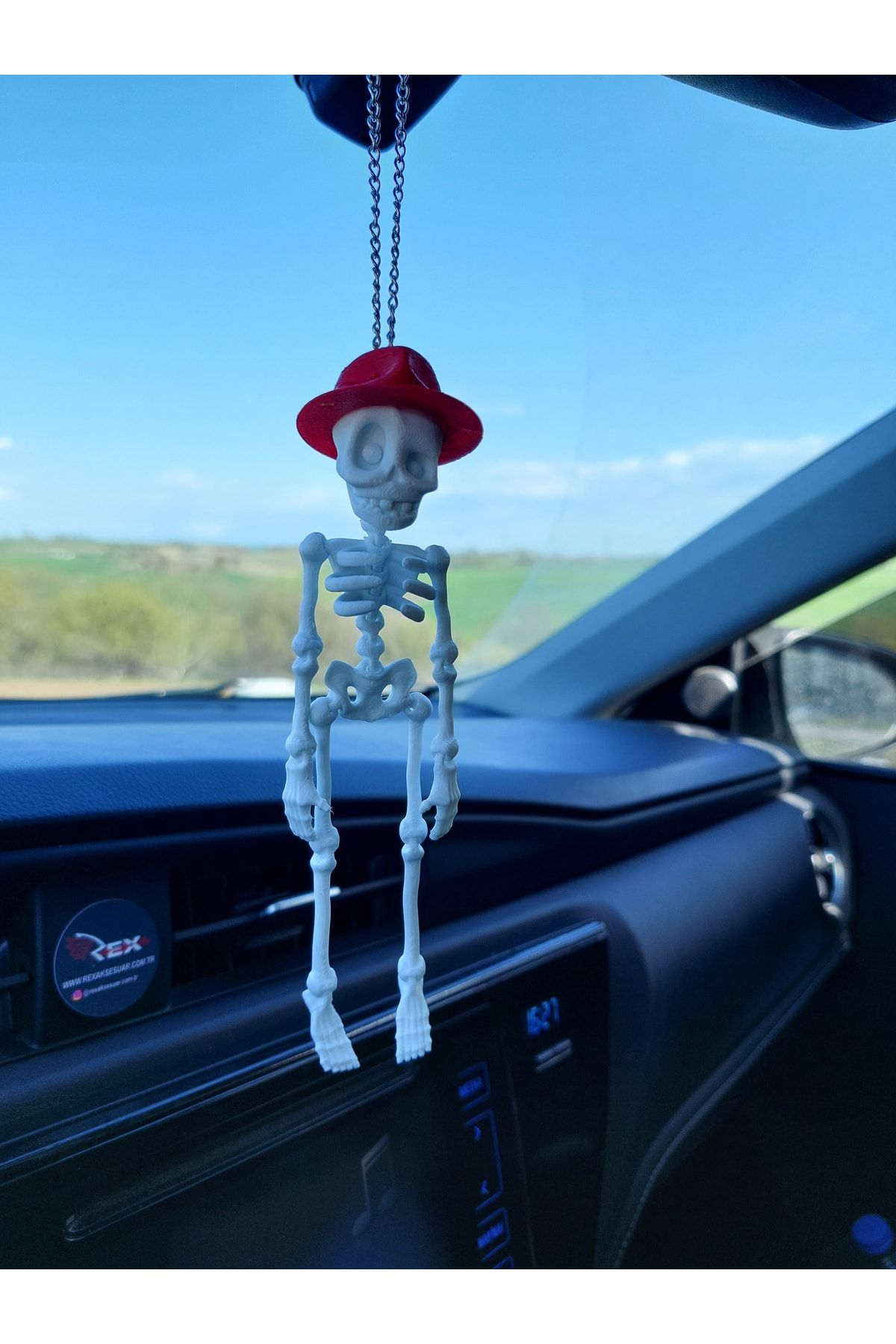 Rex Aksesuar Fötr Şapkalı Iskelet Ayna Süsü (beyaz-kırmızı) Araba Süsü - Dikiz Aynası Süsü Zincirli