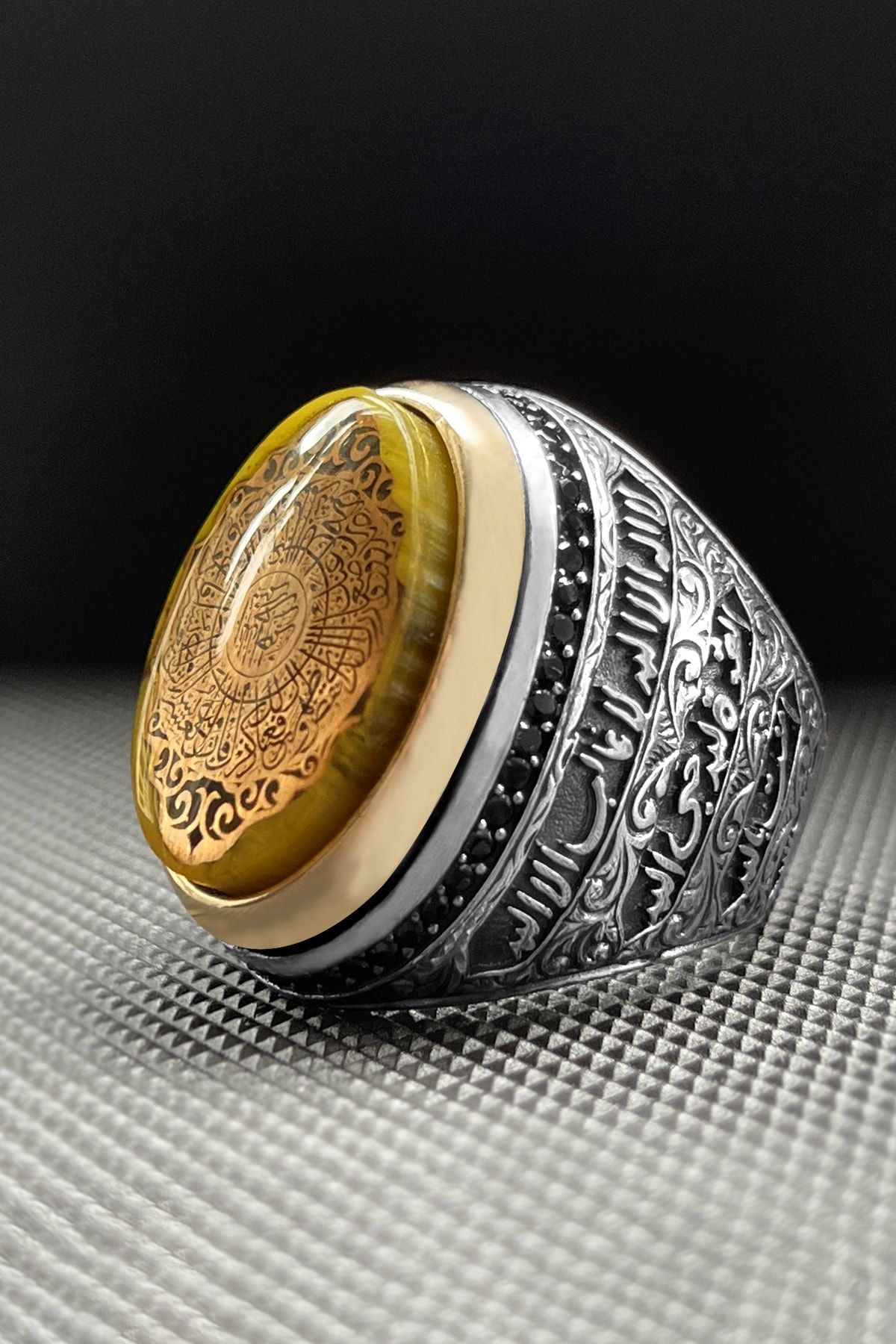 Molenza Kehribar Taş Üzeri Inşirah Suresi Işlemeli Gümüş Yüzük