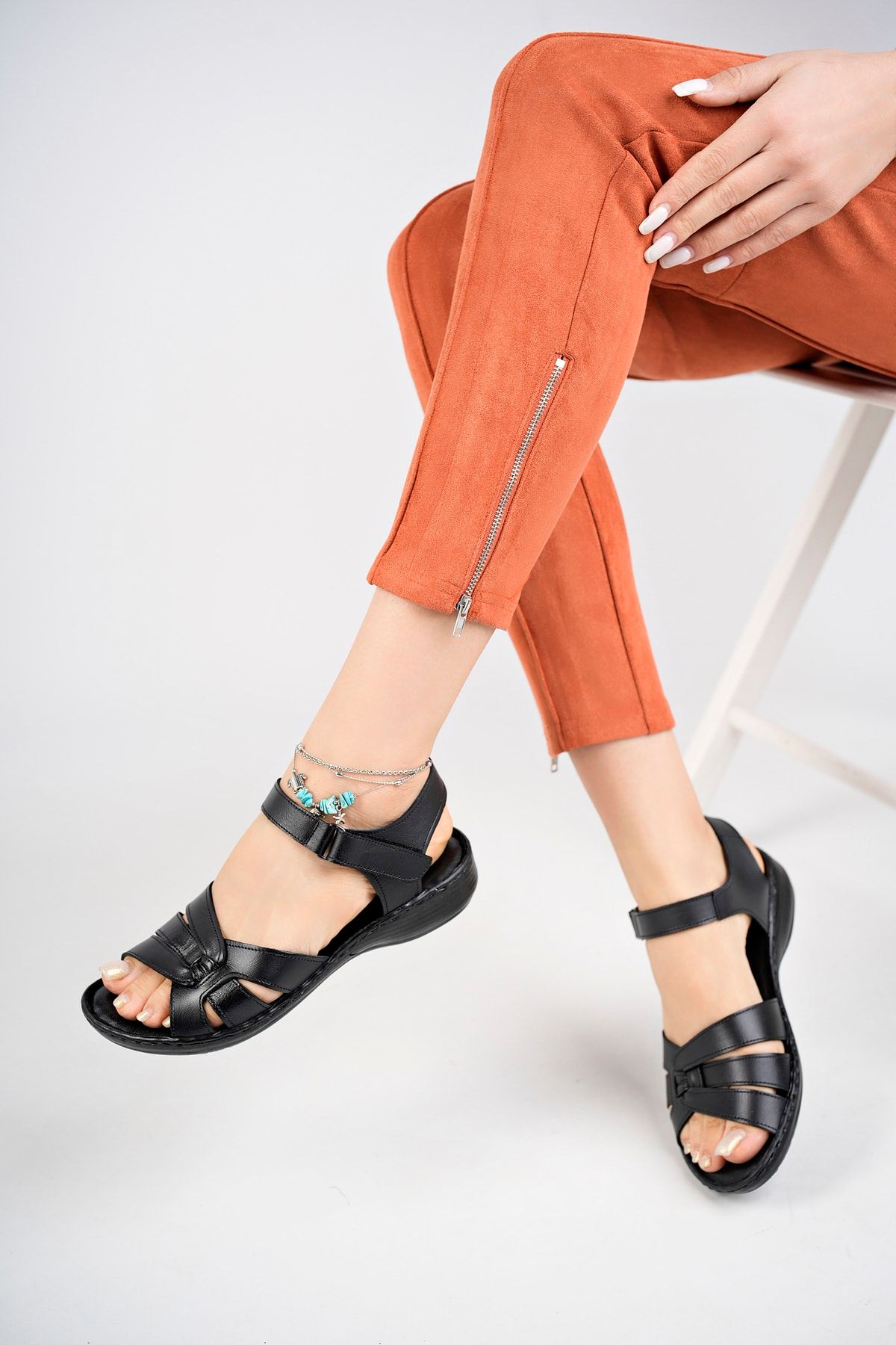 Deripabuc Hakiki Deri Siyah Kadın Deri Sandalet Dc-0221