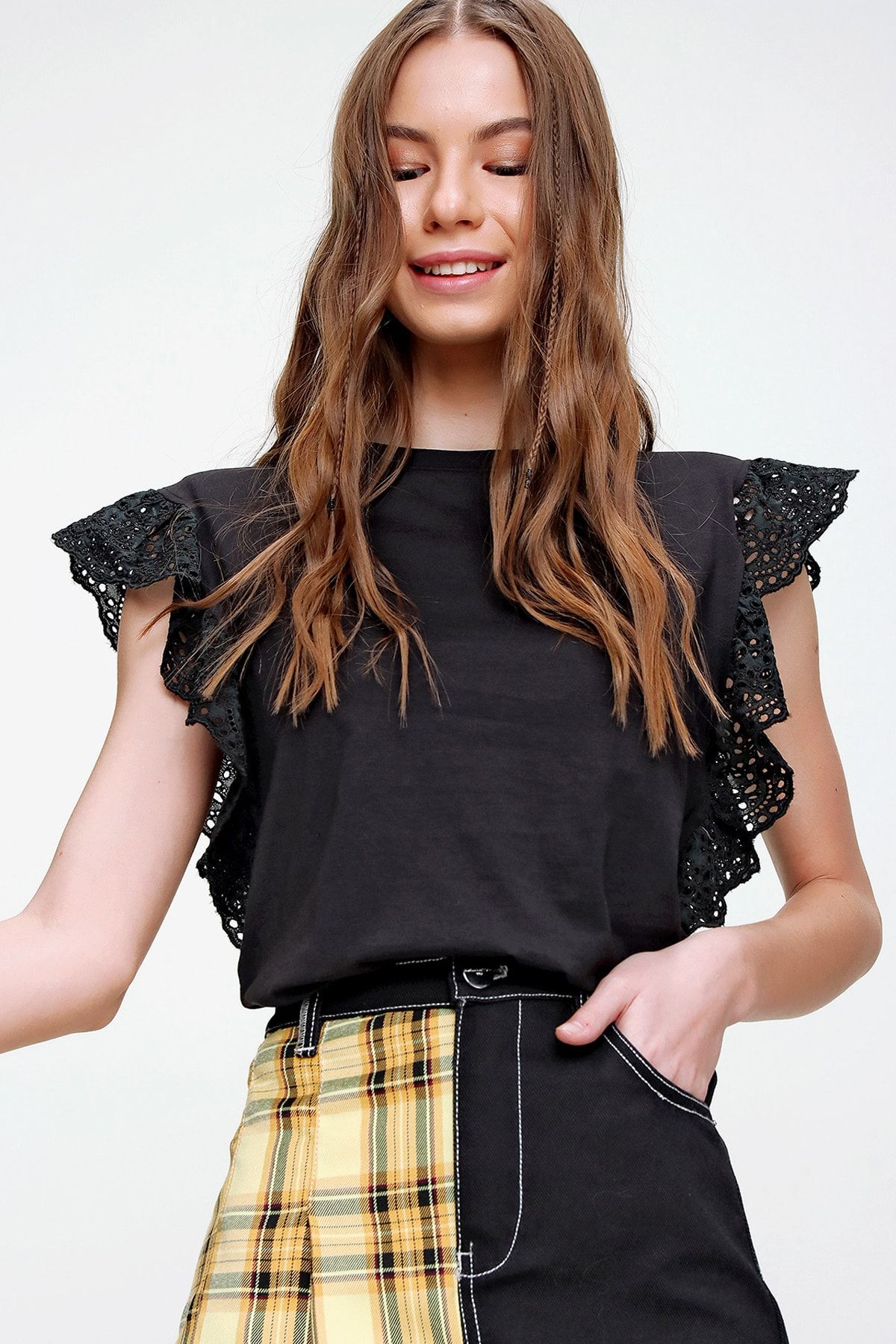 Trend Alaçatı Stili Kadın Siyah Güpür Kollu Vatkalı Bluz ALC-X5939