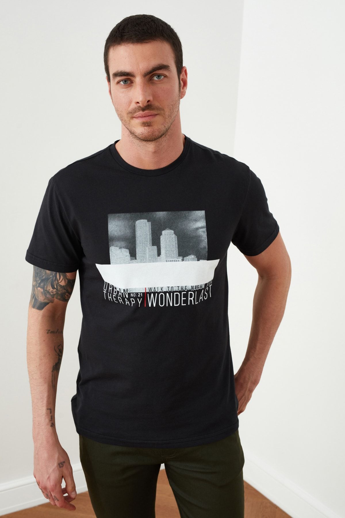 TRENDYOL MAN Siyah Erkek Baskılı Regular Fit T-Shirt TMNSS20TS1509