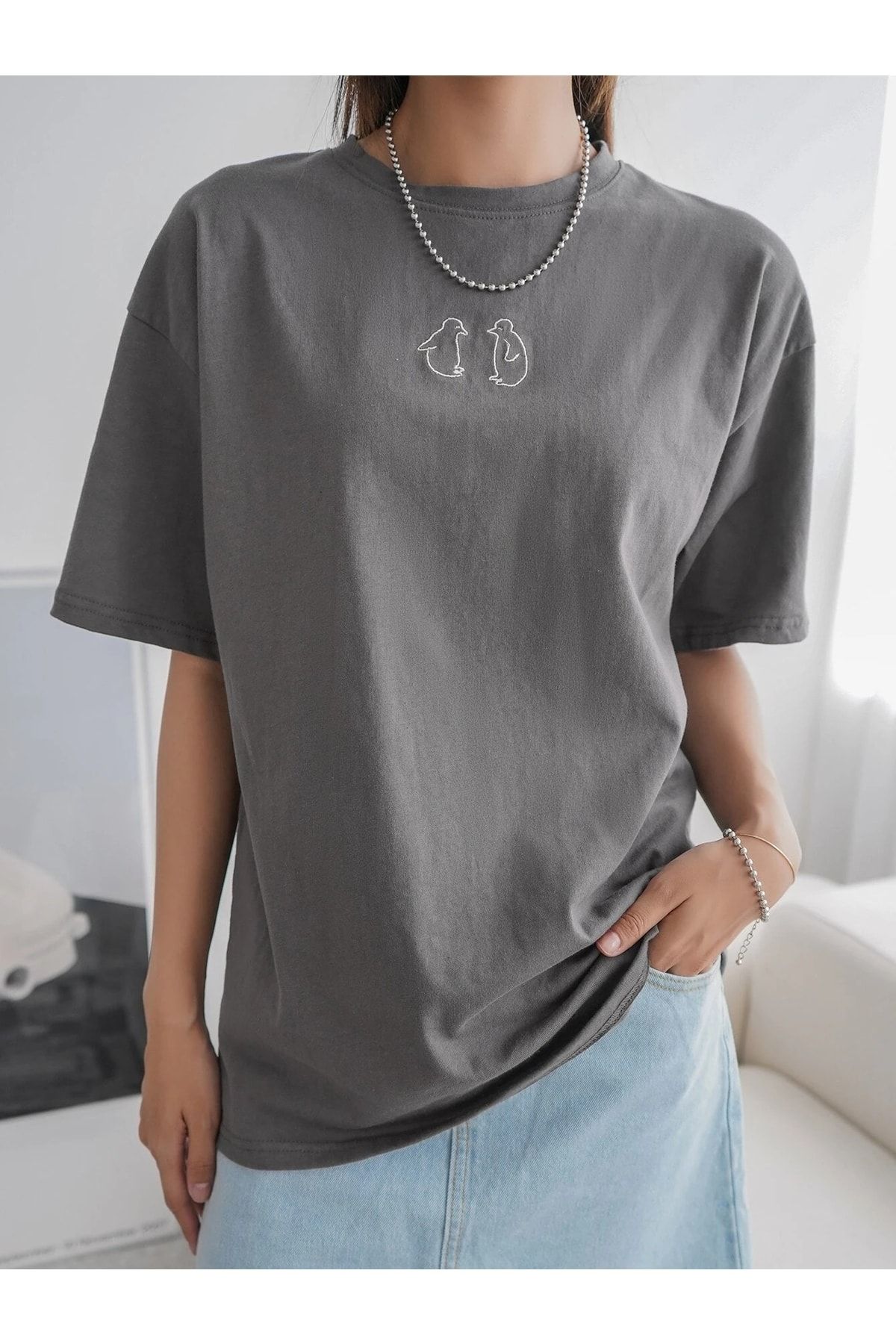 Trendseninle Kadın Füme Penguen Baskılı Oversize T-shirt