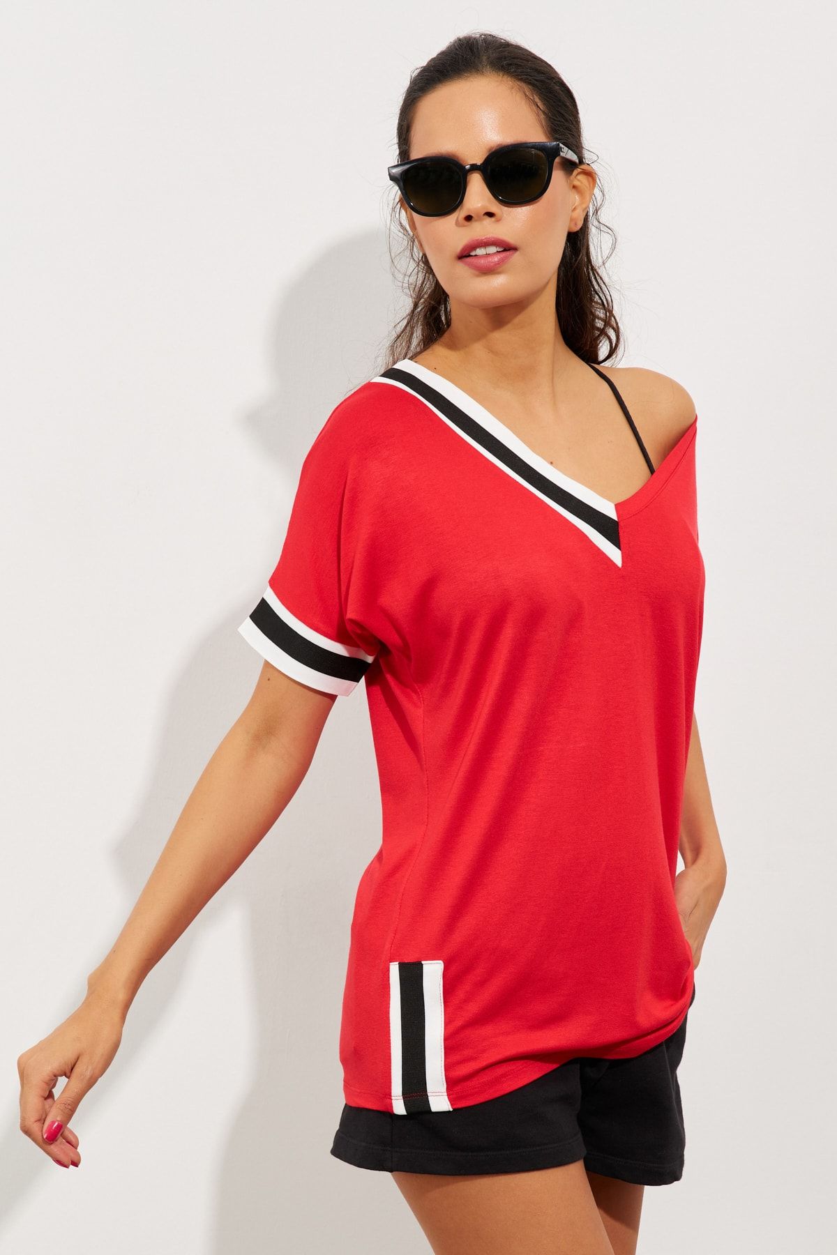 Cool & Sexy Kadın Kırmızı Kontrast T-Shirt ST396