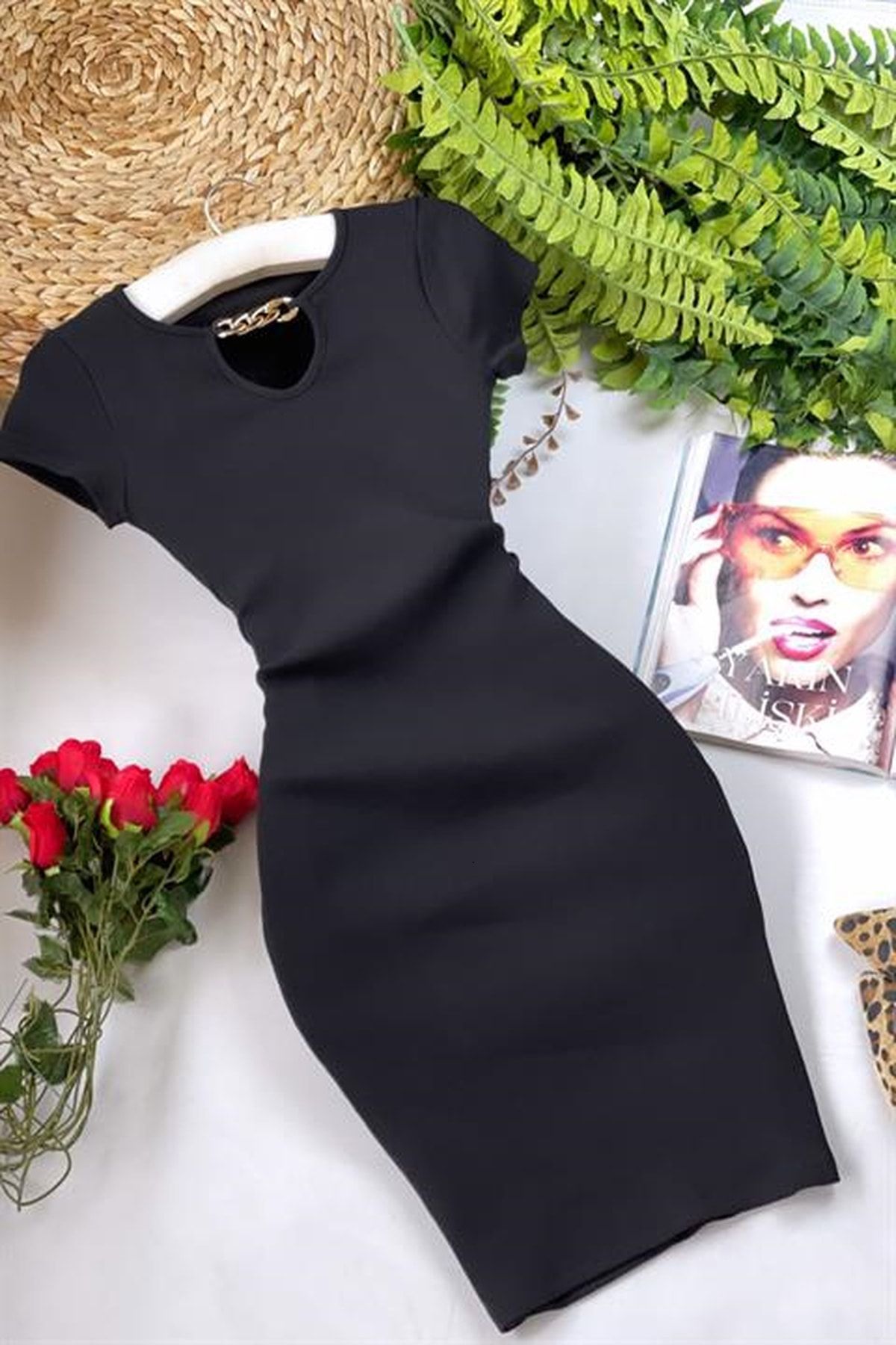 MaxiMor Kadın Siyah Kaşkorse Kumaş Zincir Detay Kısa Kollu Elbise 100 Cm
