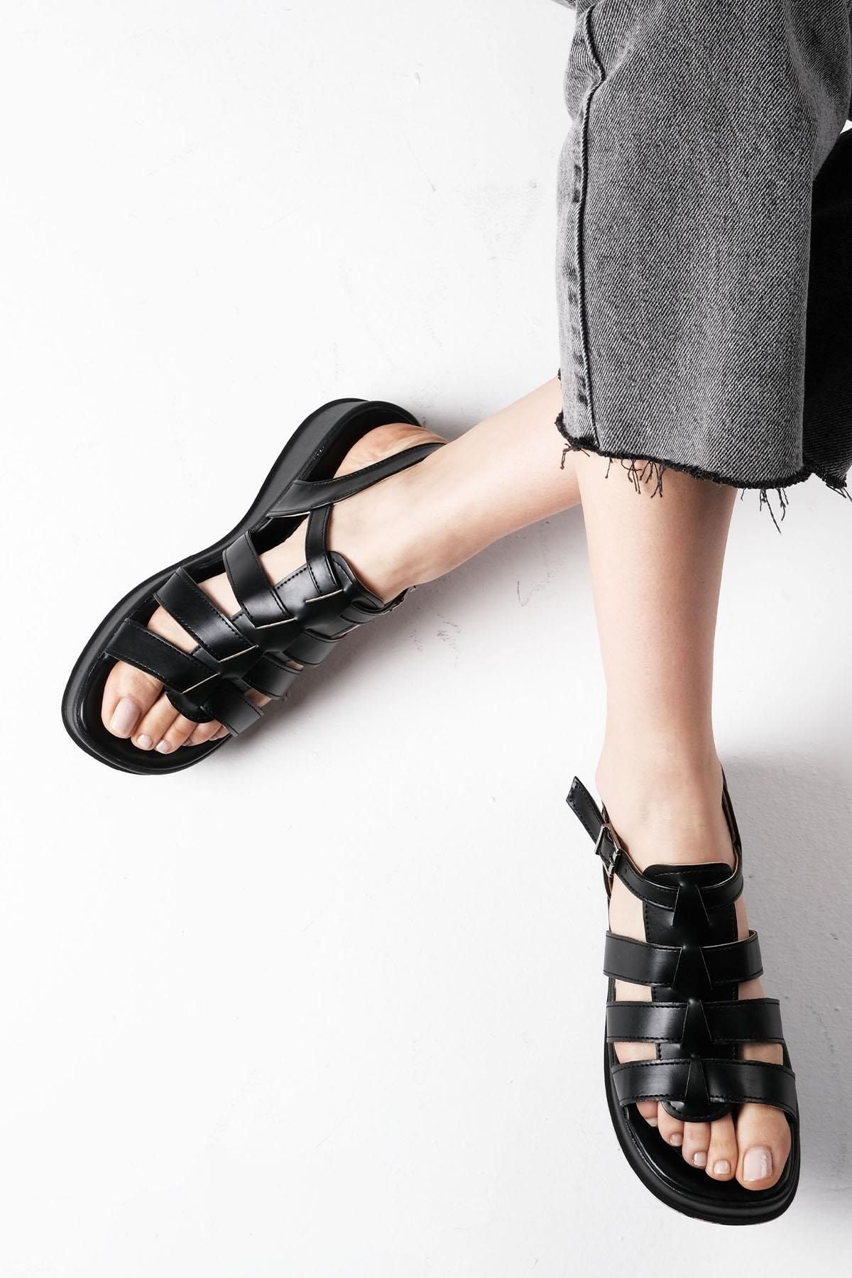 Mio Gusto Marta Siyah Renk Kalın Tabanlı Kadın Sandalet Ayakkabı