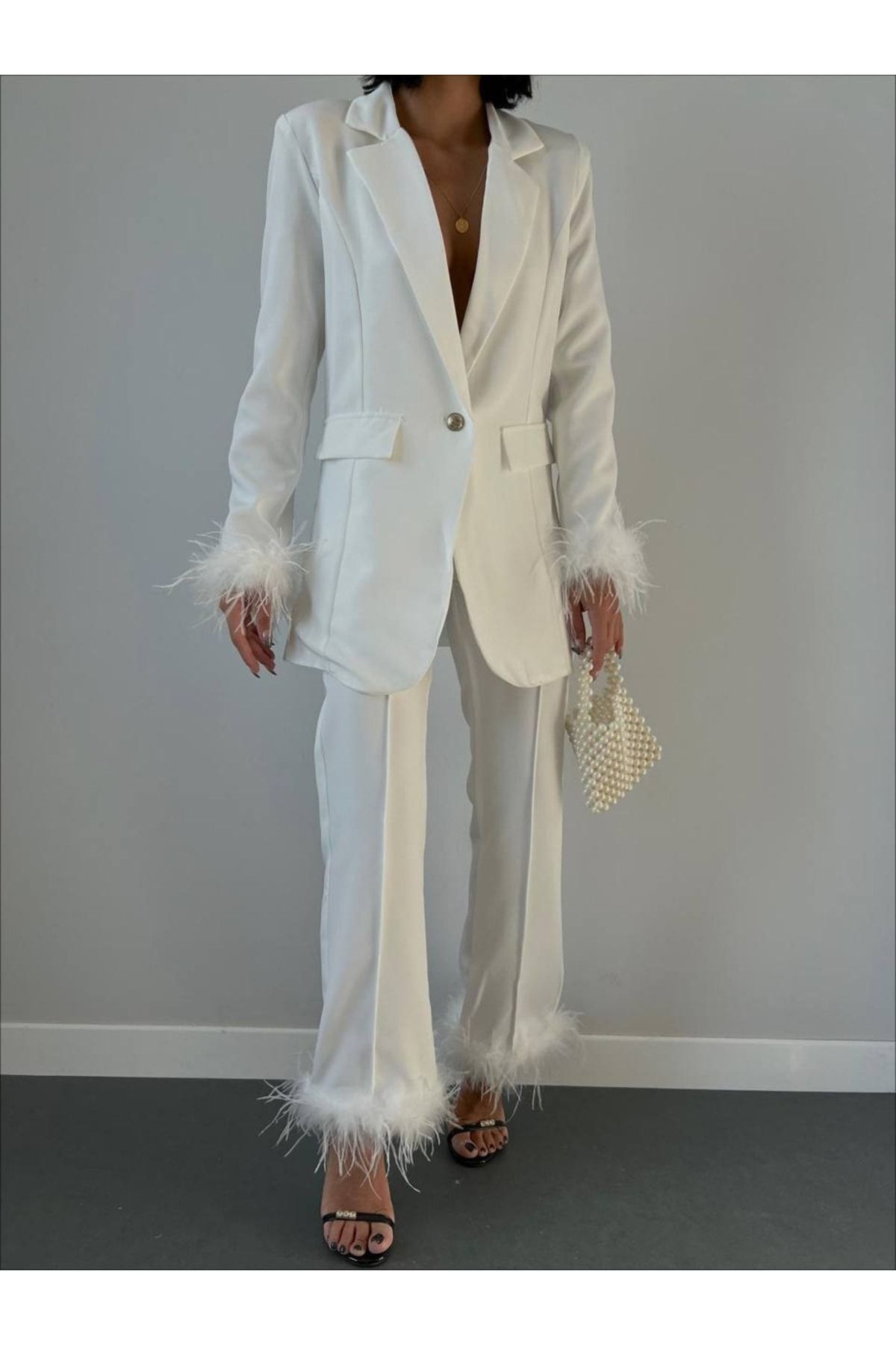 Rabury Butik White Belong Suit