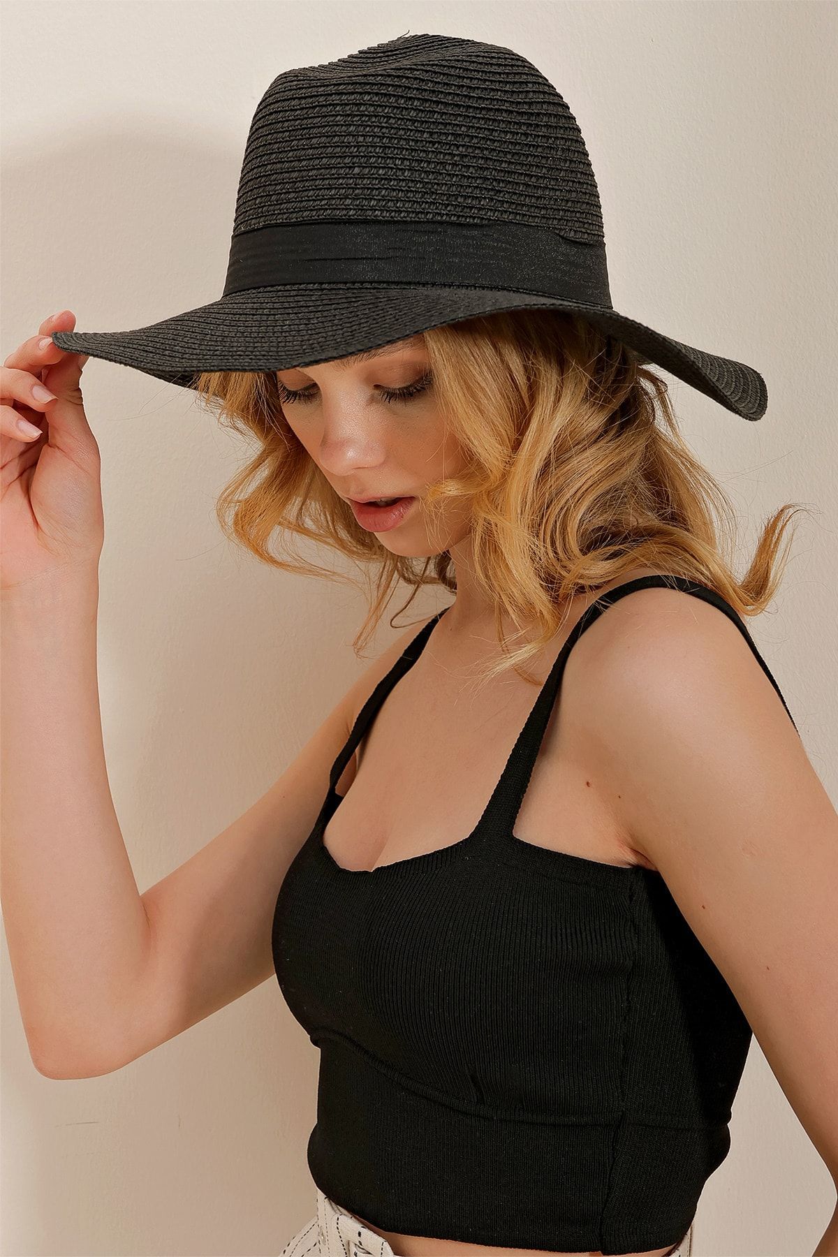 Trend Alaçatı Stili Kadın Siyah Fiyonk Detaylı Geniş Hasır Şapka ALC-X10184