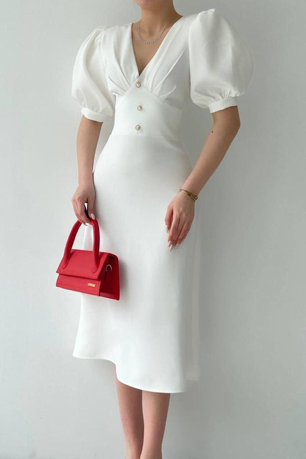 Secret Passion Lingerie Kadın Pamuklu Atlas Kumaş Düğme Detaylı V Yaka Kısa Balon Kol Midi Boy Çan Kesim Beyaz Elbise 153