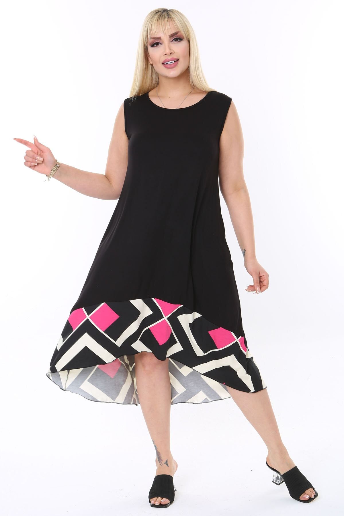 Mooi XXL Kadın Siyah Etek Ucu Pembe Geometrik Desenli Sıfır Kol Esnek Elbise