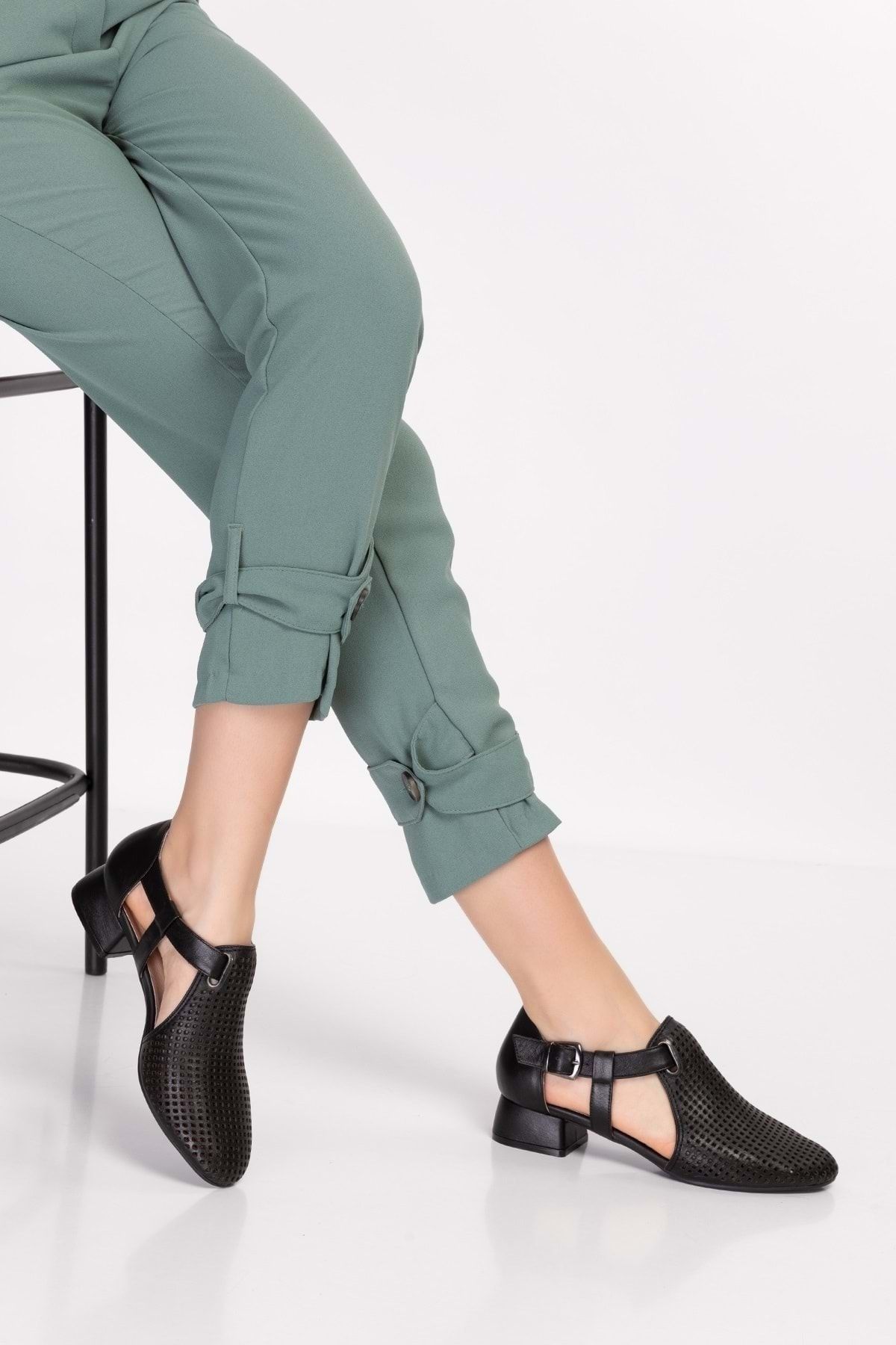 Gondol Kadın Hakiki Deri Lazer Kesim Topuklu Ayakkabı Ast.6400 - Siyah - 36