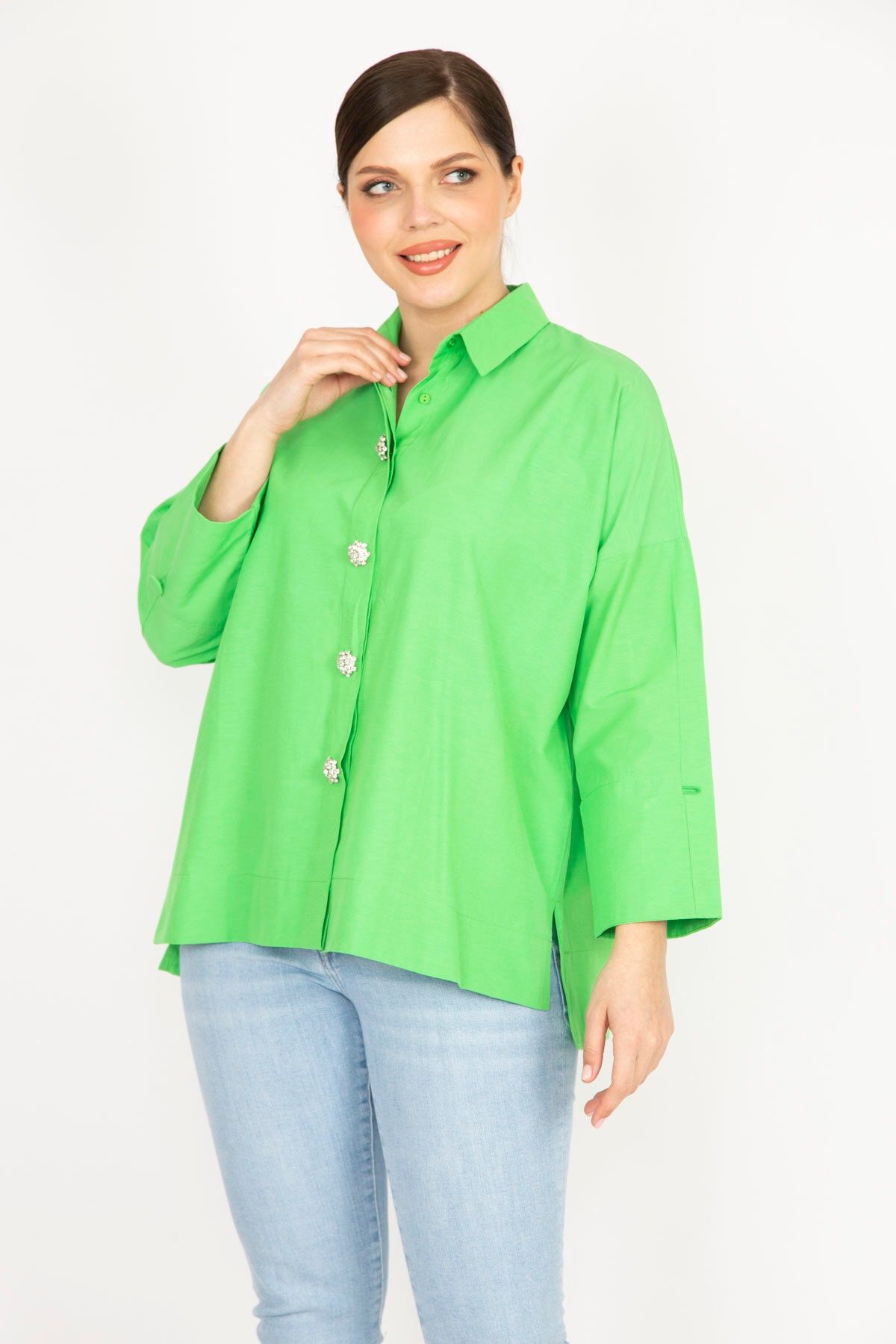 Şans Kadın Yeşil Büyük Beden Taş Düğmeli Yan Yırtmaçlı Gömlek 65n36139