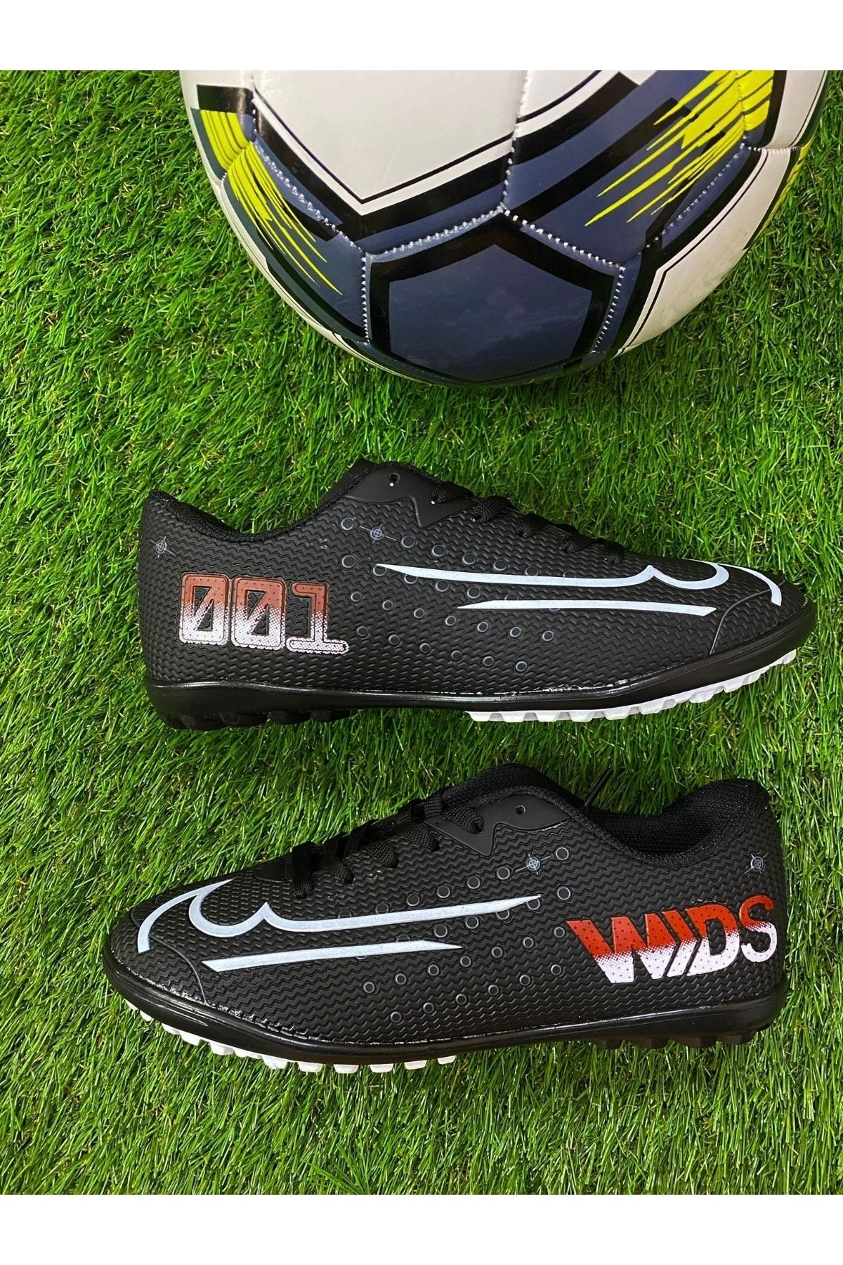 Walked Yusufshoes Çivisiz Wds001 Siyah Beyaz Halı Saha Futbol Ayakkabısı