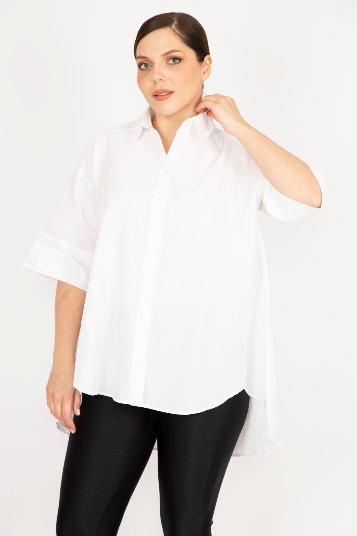 Şans Kadın Beyaz Büyük Beden Ön Düğmeli Arkası Uzun Gömlek 65n36175