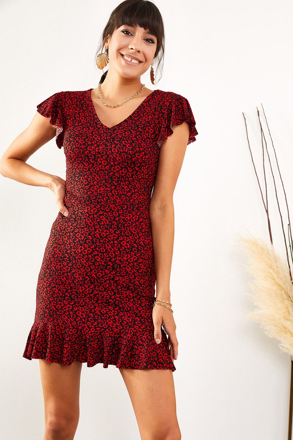 Olalook Kadın Kırmızı Çiçekli Kolu ve Eteği Fırfırlı Kaşkorse Elbise ELB-19001407
