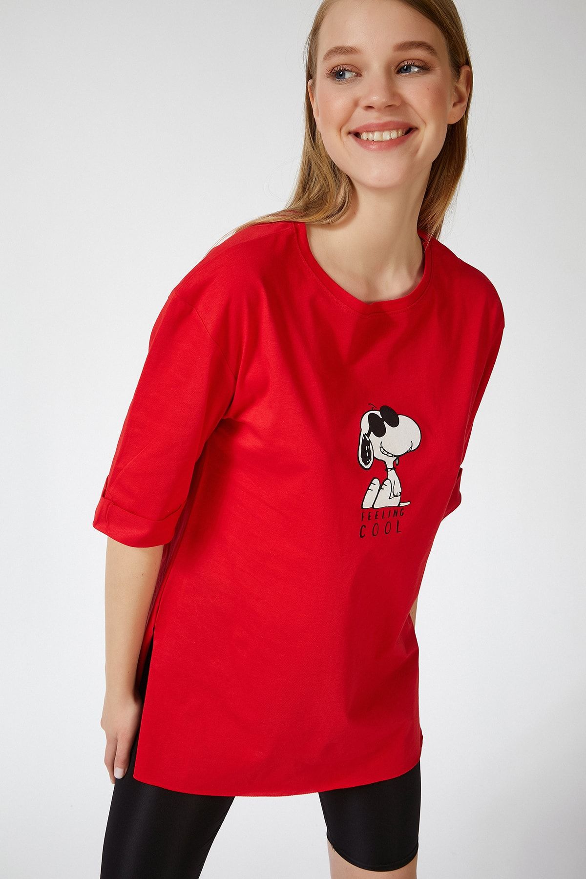 Happiness İstanbul Kadın Kırmızı Baskılı Yandan Yırtmaçlı Oversize Pamuklu T-shirt ZV00120