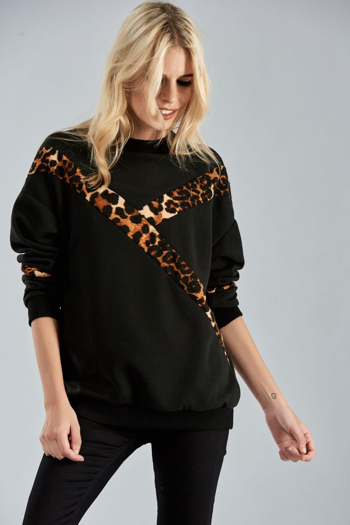 Cool & Sexy Kadın Siyah Leopar Desenli Sweatshirt KSD148