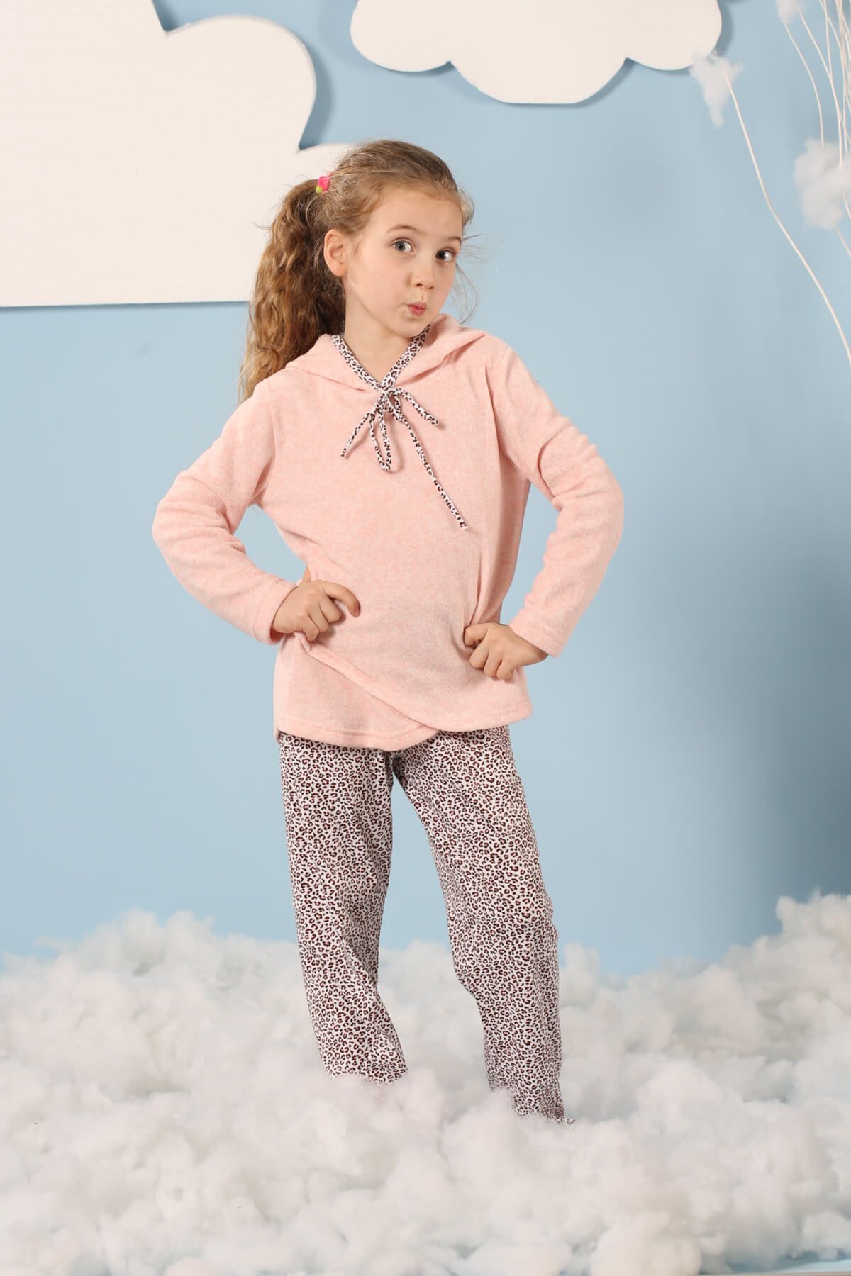 Siyah İnci Kız Çocuk Desenli Polar Pijama Takımı 56102 .