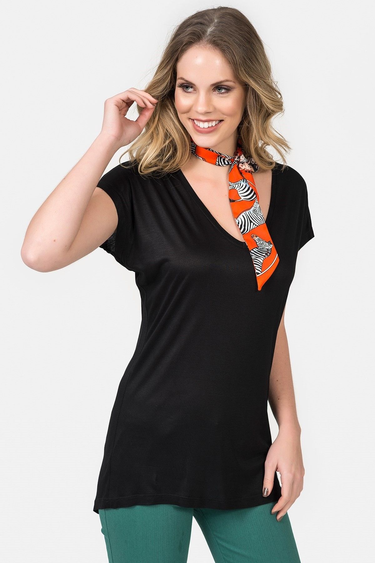 İroni Kadın Siyah V Yaka Viskon T-Shirt 3949-UR
