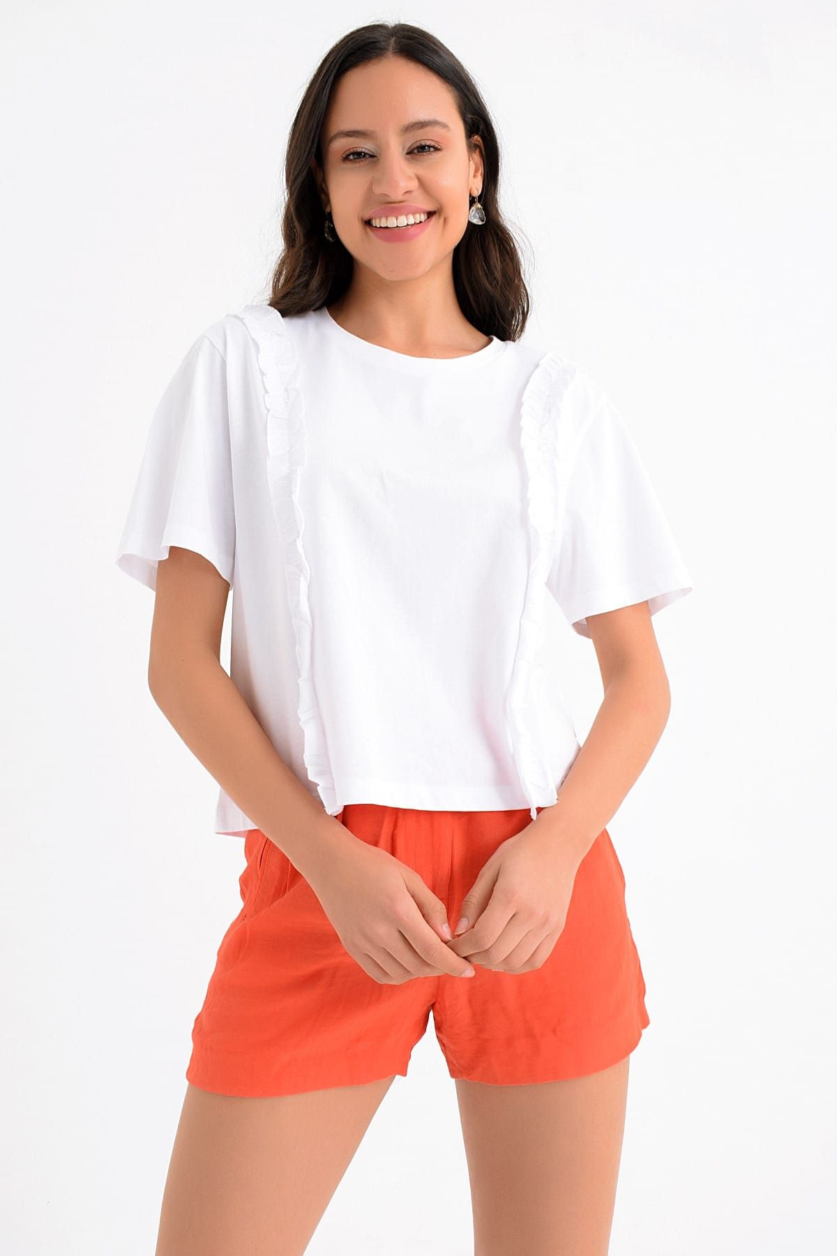 Hanna's Kadın Beyaz Önü Fırfırlı Ensesi Hanna's Işlemeli T-shirt Hn1663