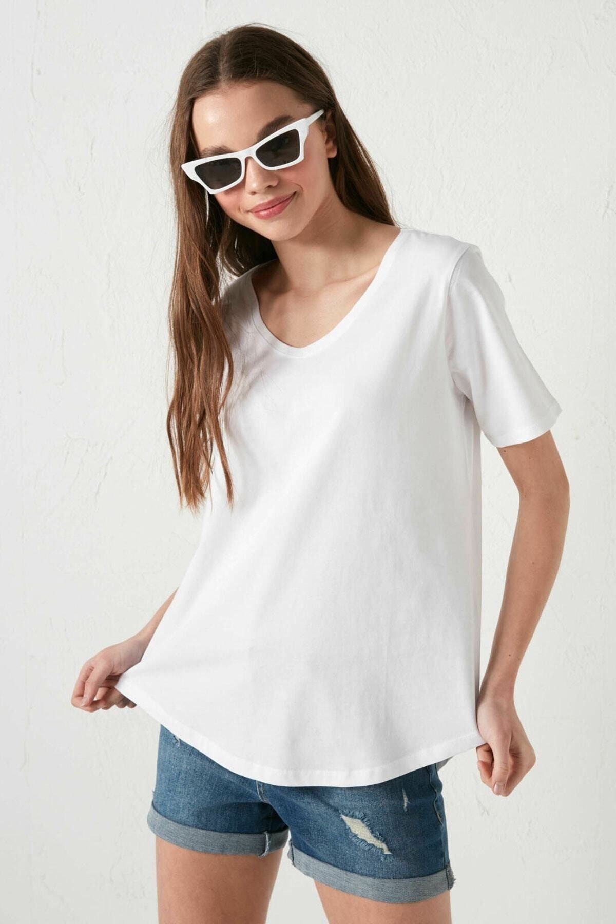 LC Waikiki Your Fashion Style'dan Kadın Beyaz Tişört U Yaka Düz Kısa Kollu Pamuklu