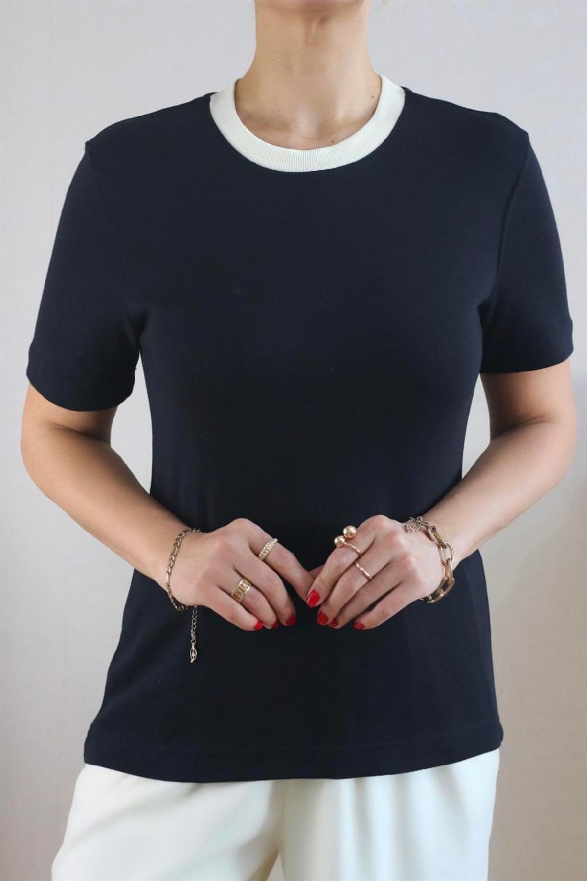 Ritnice Kadın Tok Doku Yaka Fitilli Siyah Ekru Çift Renk T-shirt