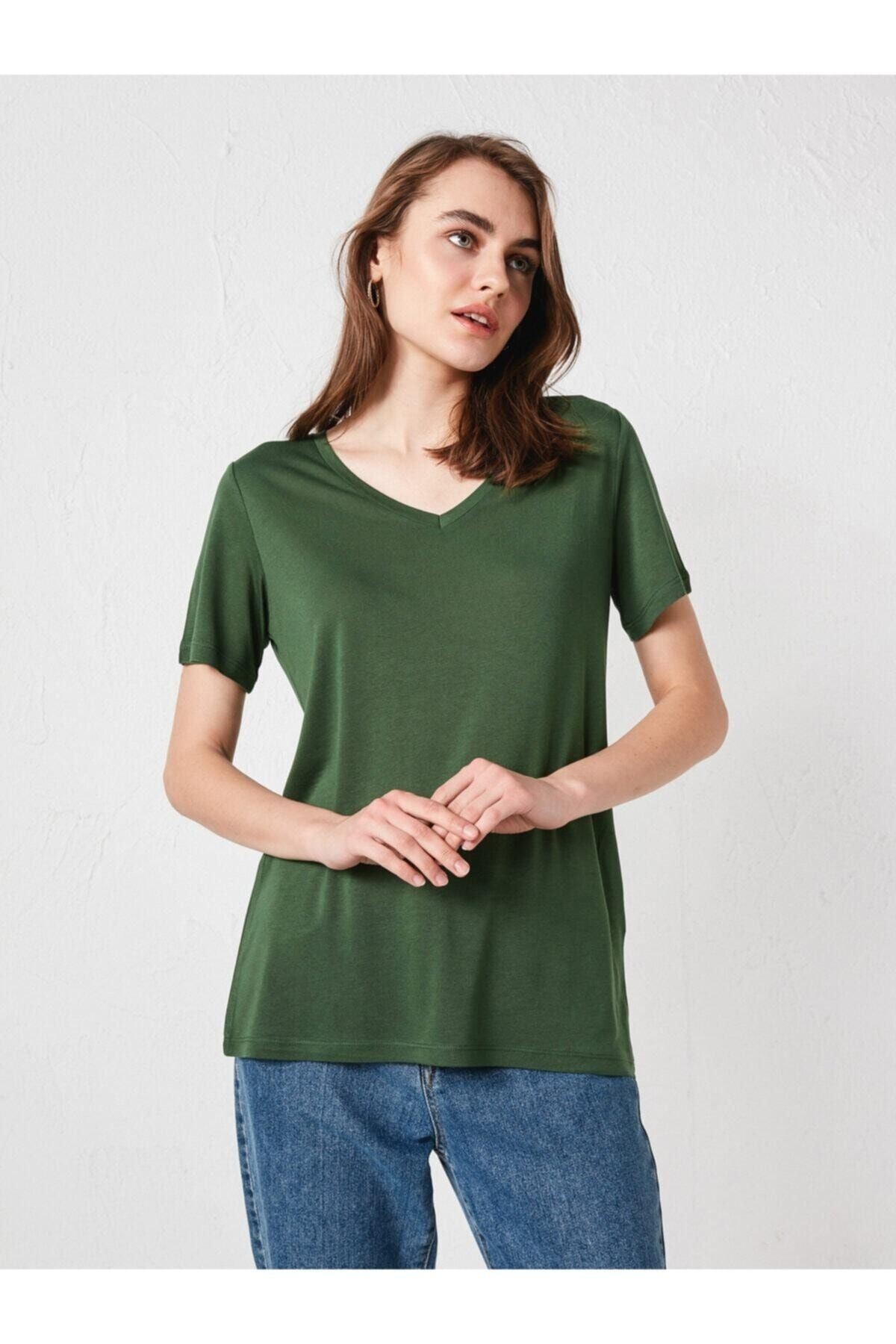 LC Waikiki Your Fashion Style'dan Kadın Yeşil Tişört V Yaka Düz Yeşil Kısa Kollu Basic