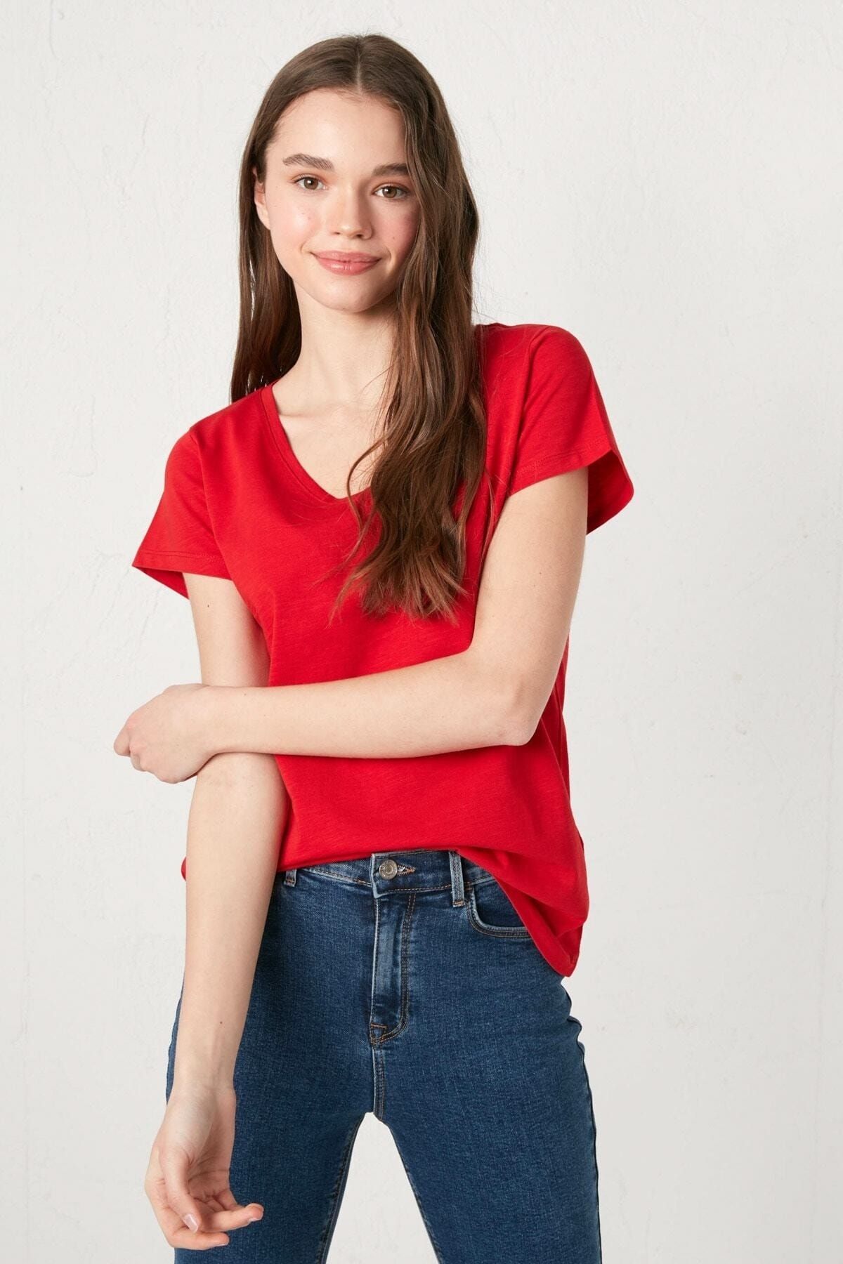 LC Waikiki Your Fashion Style'dan Kadın Kırmızı Tişört V Yaka Düz Kısa Kollu Basic