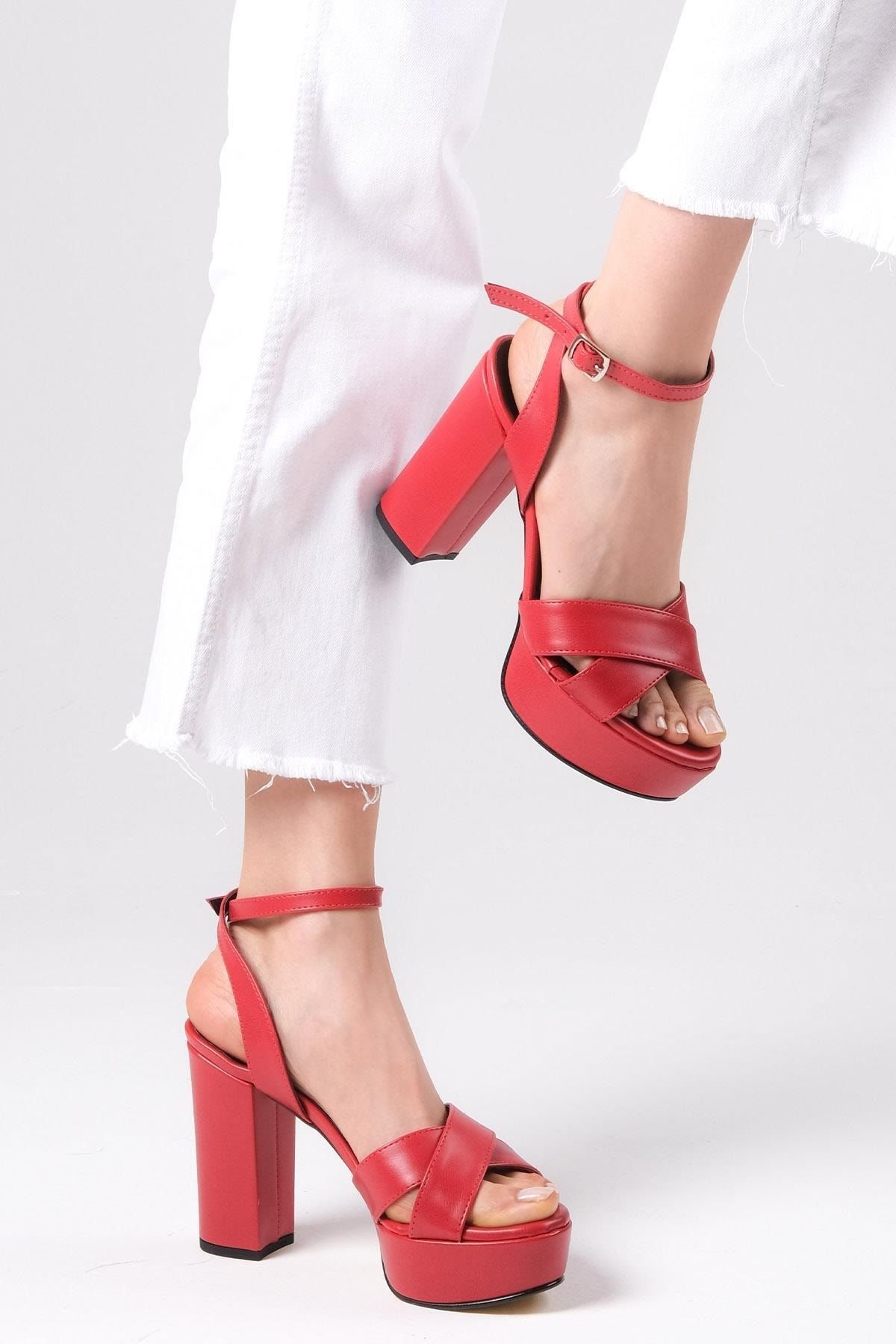 Mio Gusto Ellis Kırmızı Renk Çapraz Bantlı Platformlu Kadın Topuklu Sandalet