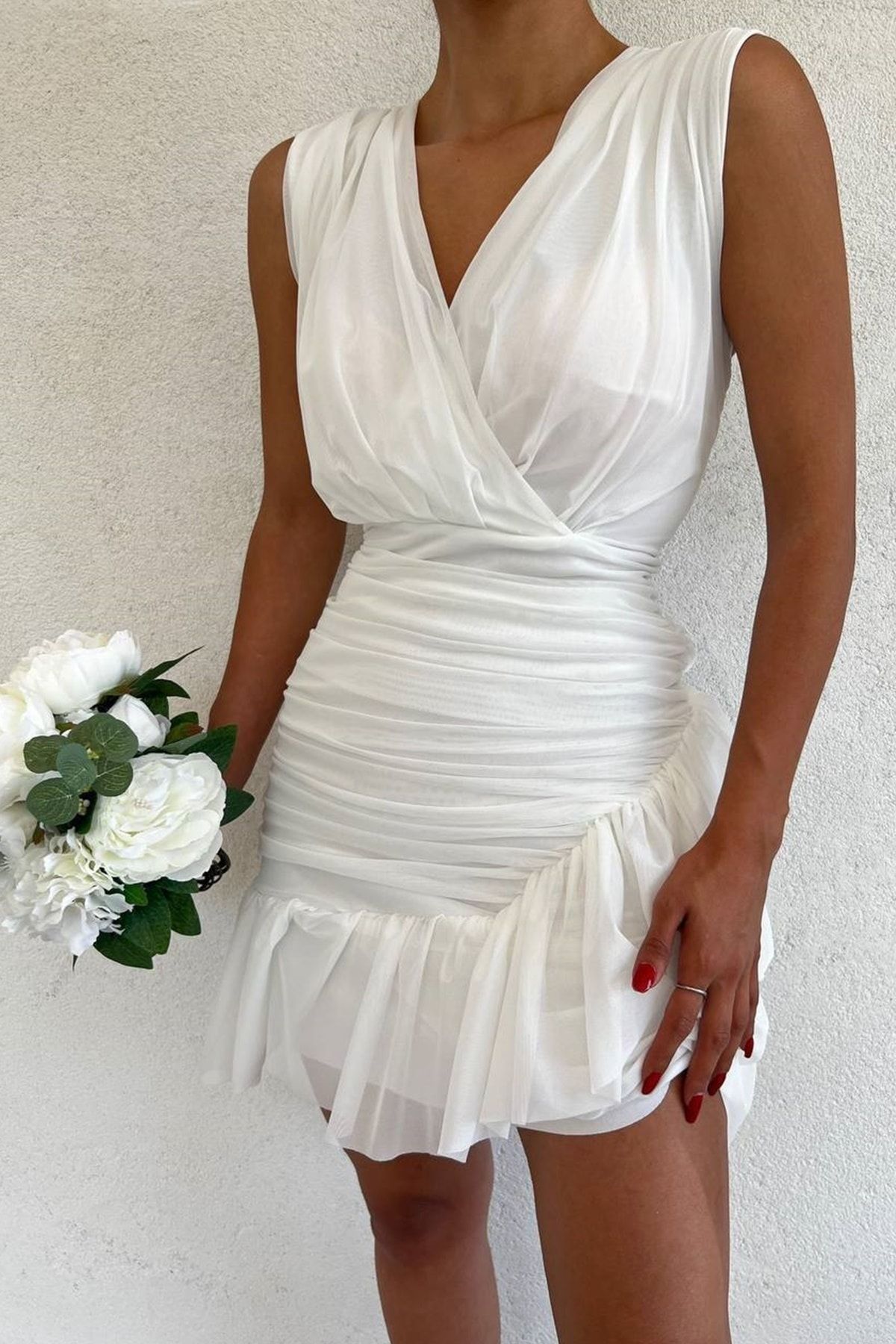 bayansepeti Kadın Astarlı Tül Kumaş Kruvaze Yaka Kolsuz Beyaz Mini Elbise 9400