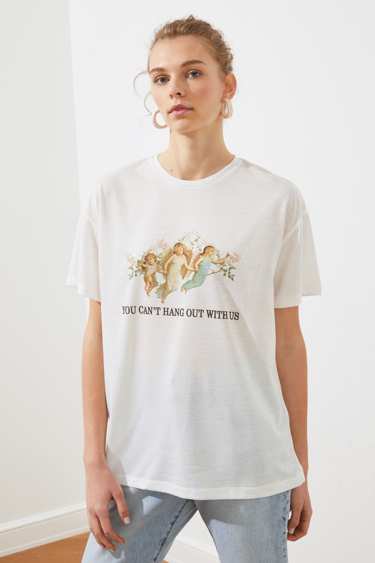 TRENDYOLMİLLA Beyaz Baskılı Boyfriend Örme T-shirt TWOSS19GS0082