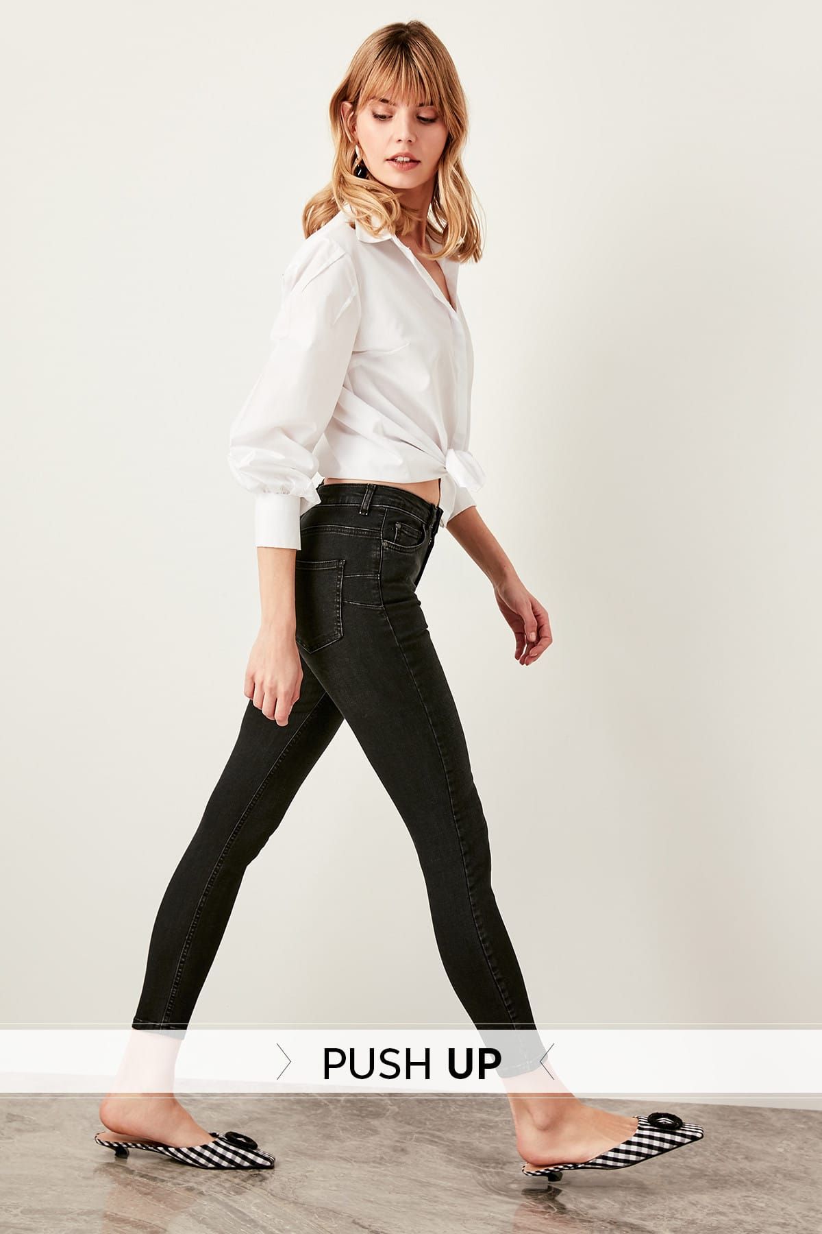 TRENDYOLMİLLA Siyah Yüksek Bel Push Up Skinny Jeans TWOSS19LR0217