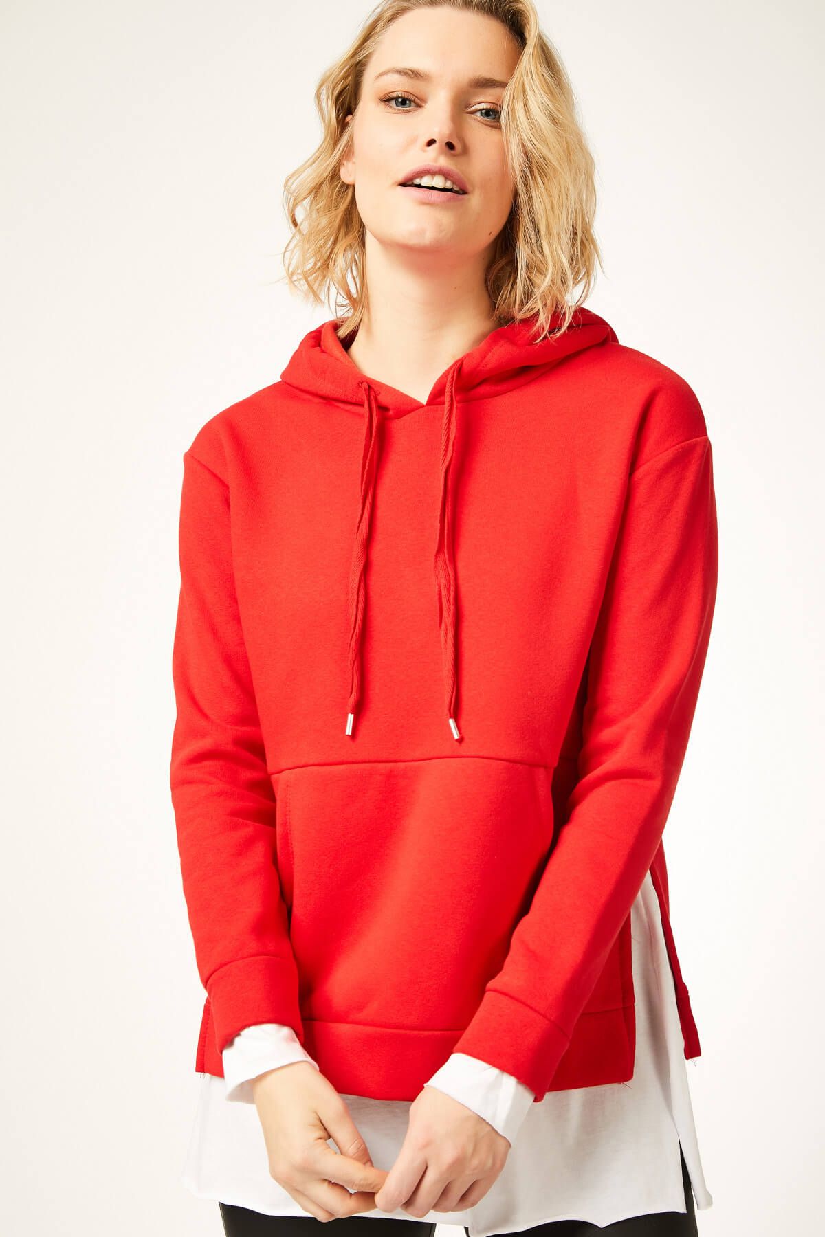 Happiness İstanbul Kadın Kırmızı Kendinden T-Shirt Parçalı Kanguru Cepli Kapüşonlu Sweatshirt YM00102