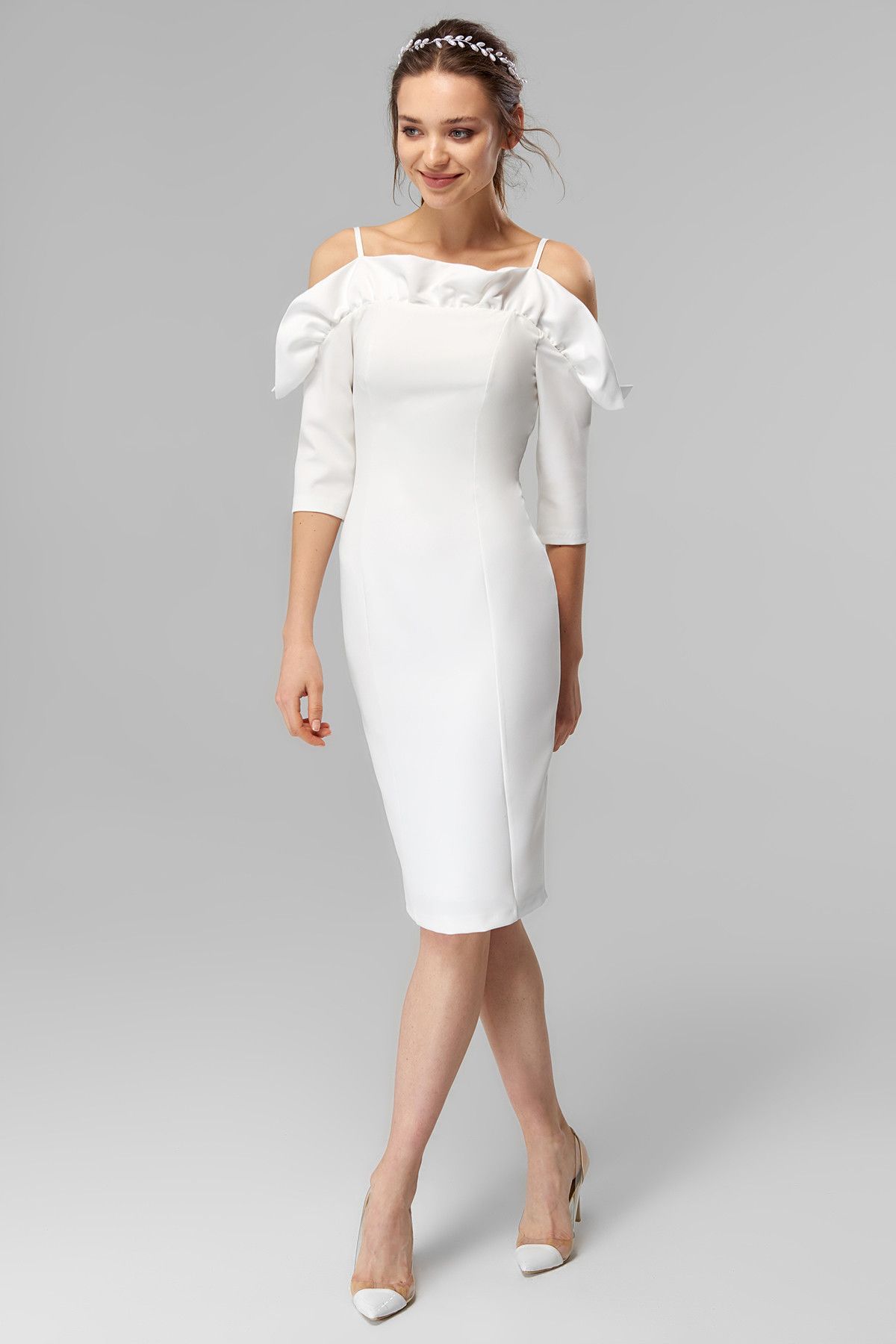 TRENDYOLMİLLA Beyaz Fırfır Detaylı Söz Elbisesi TPRSS18FZ0220