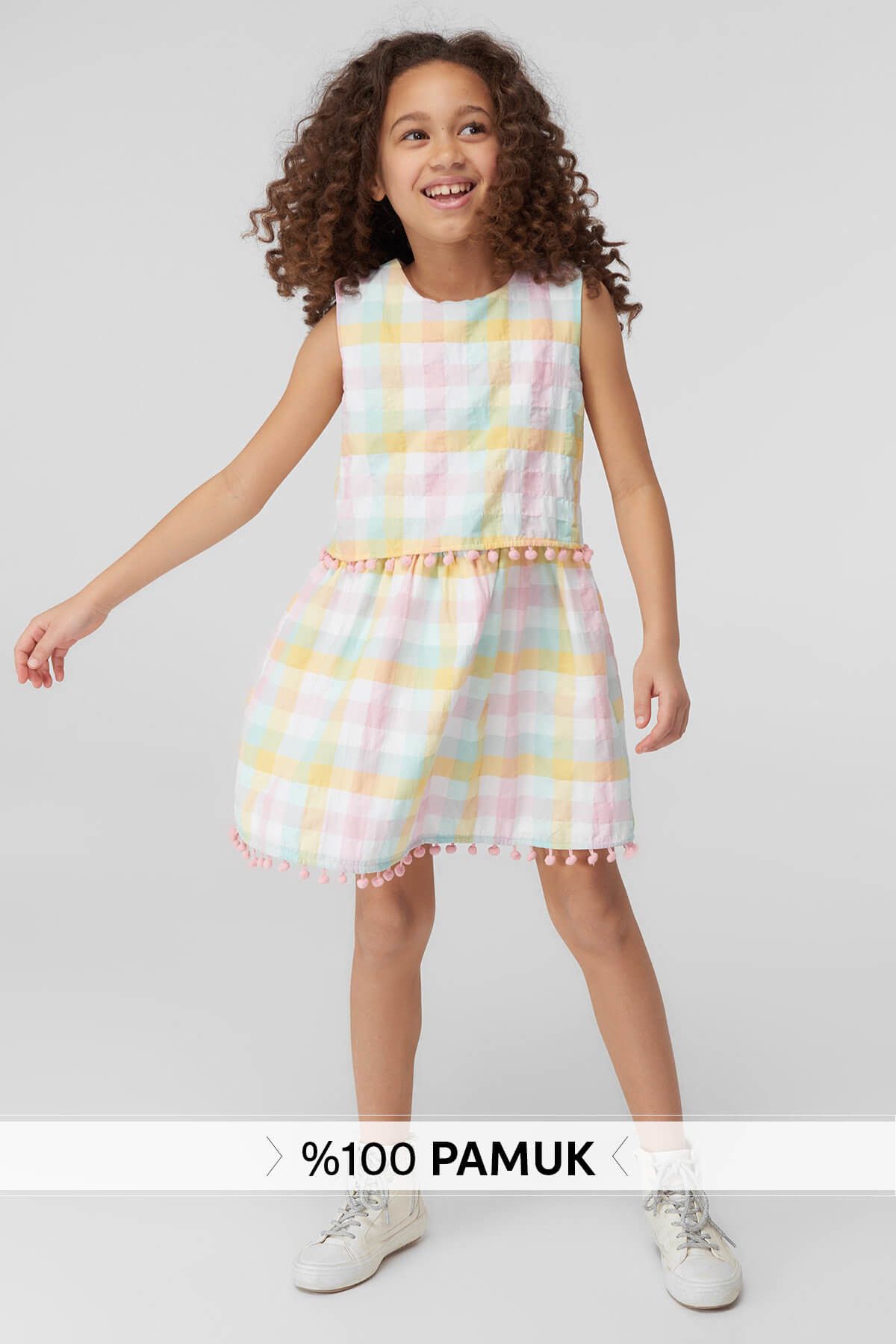 TRENDYOLKIDS Çok Renkli Ponpon Detaylı Ekoseli Kız Çocuk Elbise TKDSS18UJ0133