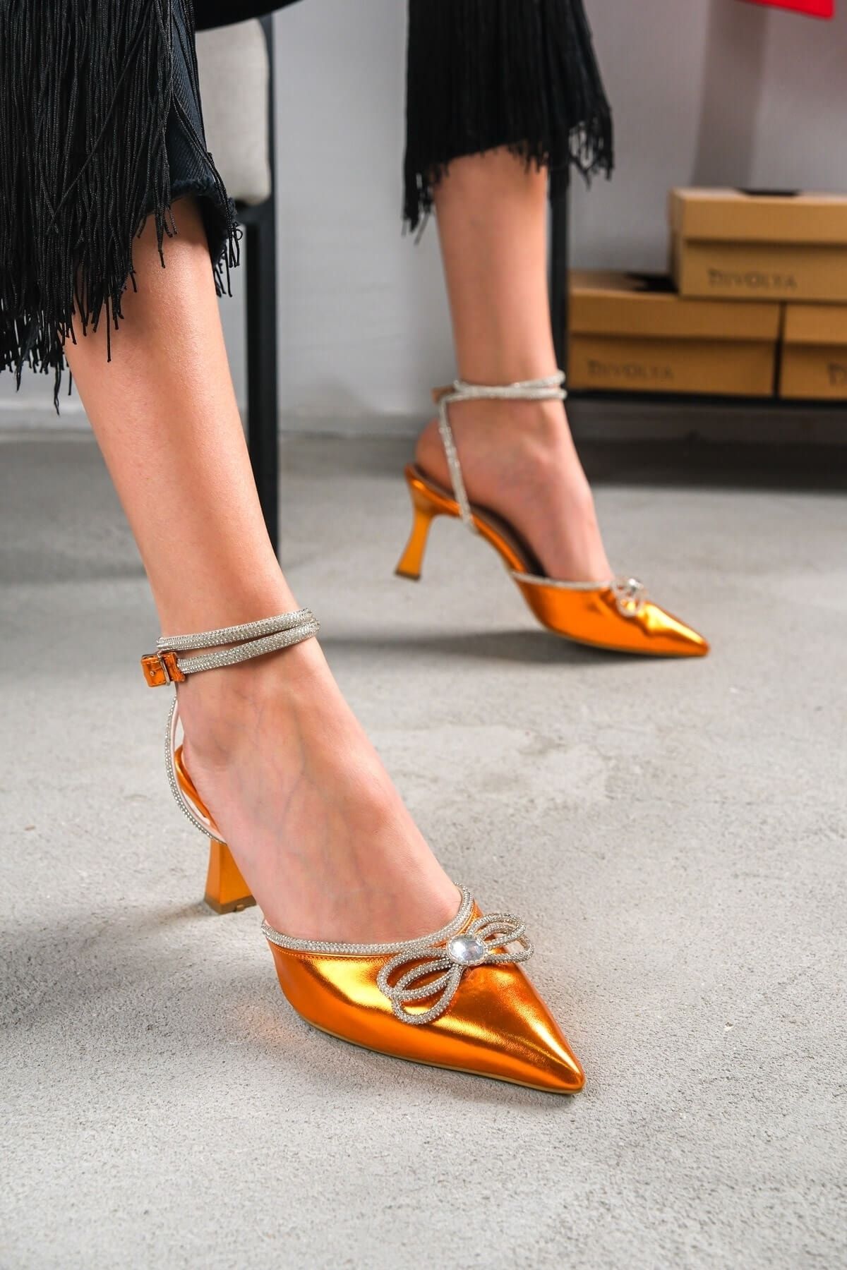 DİVOLYA Tango Turuncu Bilekten Bağlamalı Taşlı Topuklu Ayakkabı